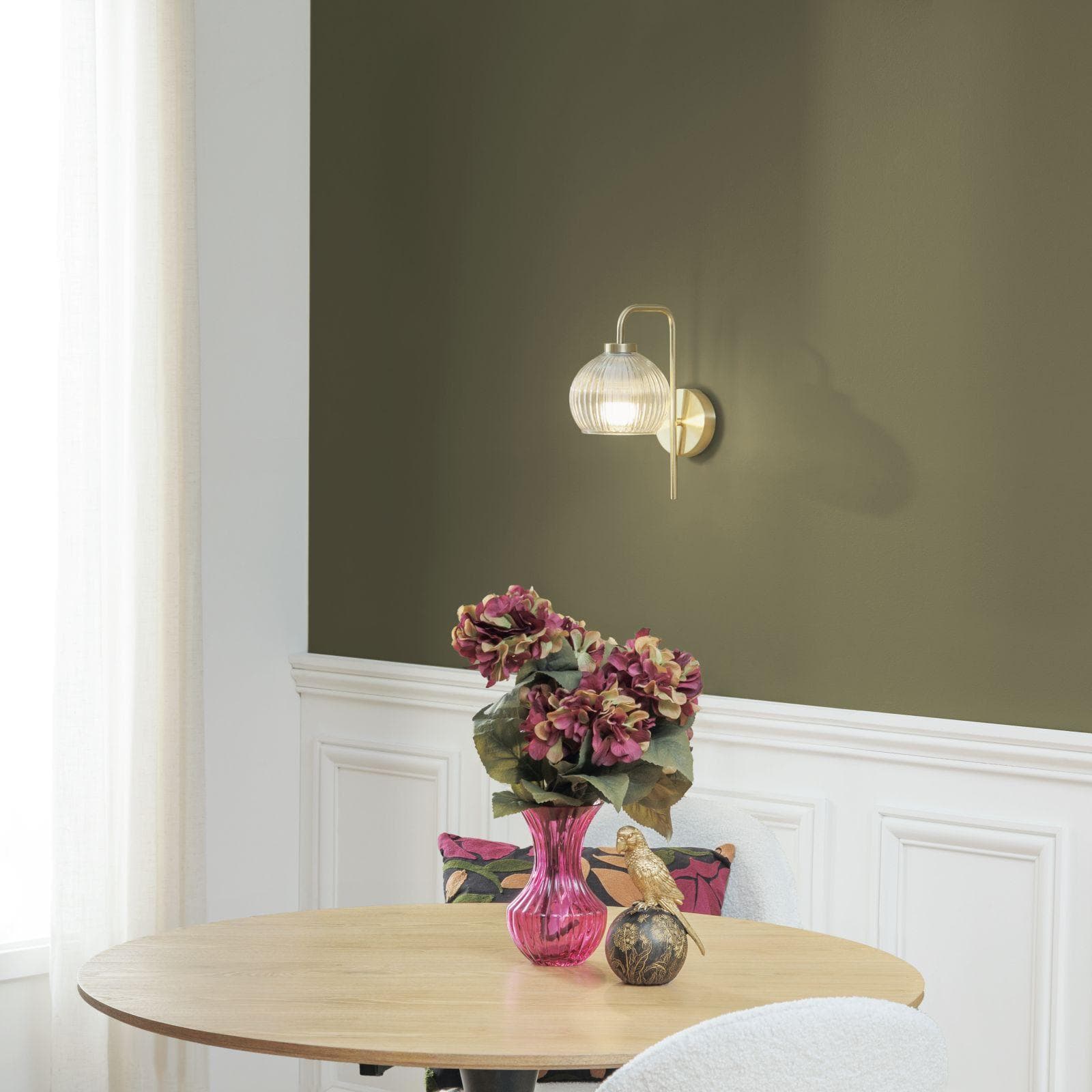 Applique 30h cm in acciaio oro e vetro plissettato