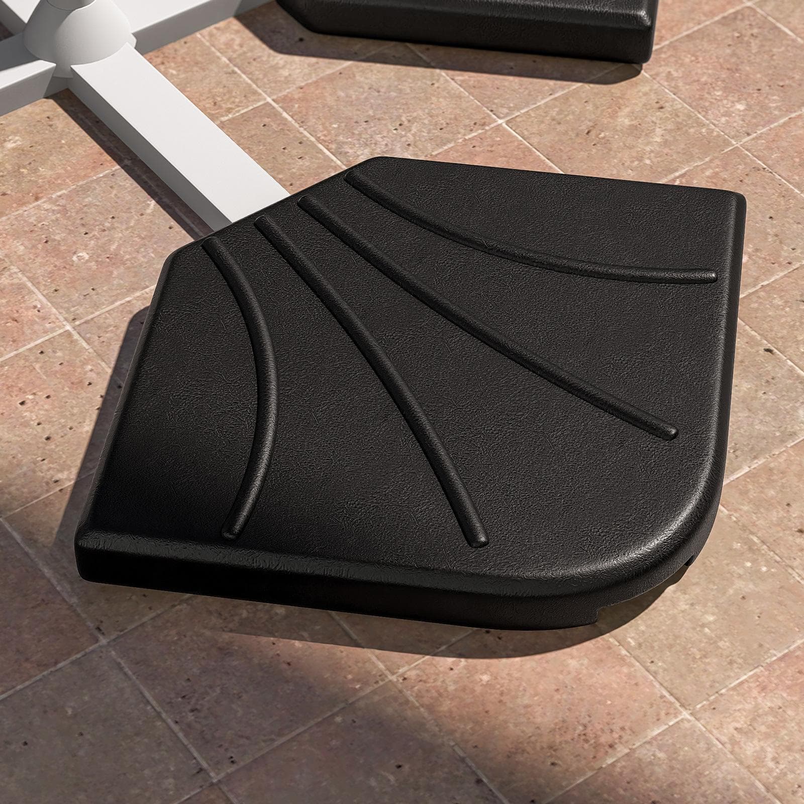 Base a spicchio 25 kg in cemento nero per ombrellone con palo laterale