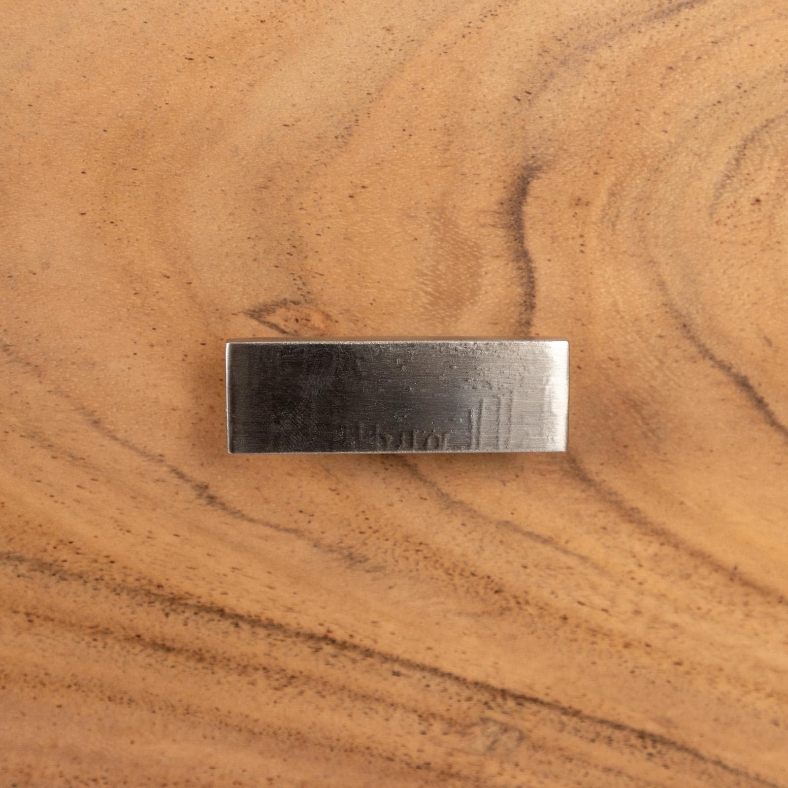 Cassettiera 50x118h cm in legno di acacia - Freia Stone