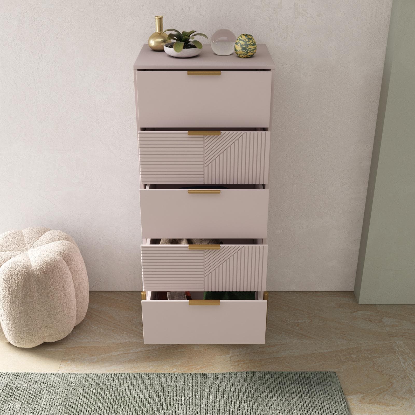 Cassettiera 52x131h cm con 5 cassetti cashmere opaco cannettato e gambe oro - Gwyneth