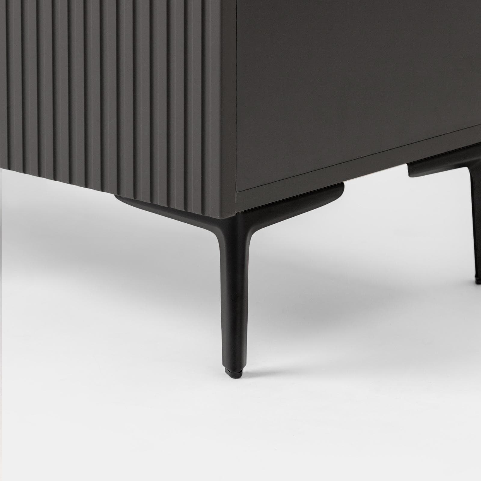 Cassettiera 60x115h cm antracite con 5 cassetti soft close canettati e piedi in metallo nero - Judith