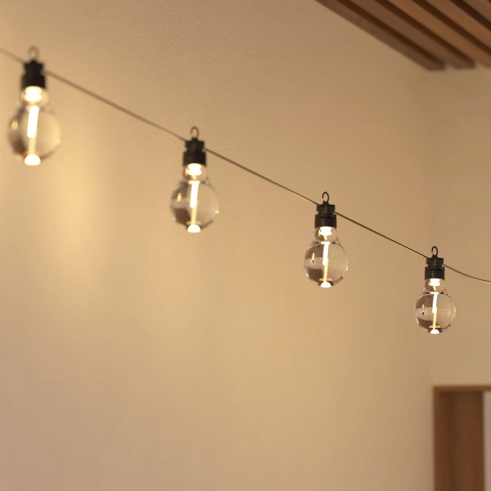 Catena luminosa LED da 5 metri a ricarica solare con 10 lampadine bianco caldo