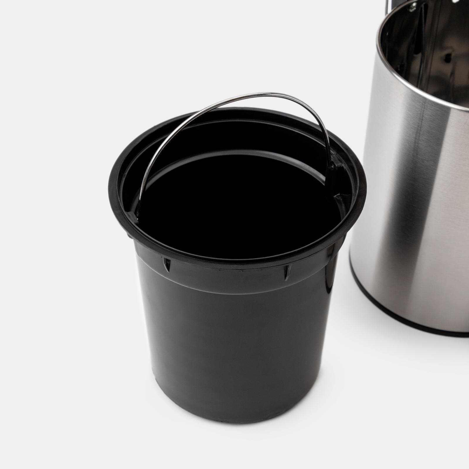 Cestino portarifiuti 3 litri in acciaio inox cromo con pedale e coperchio - Lovy