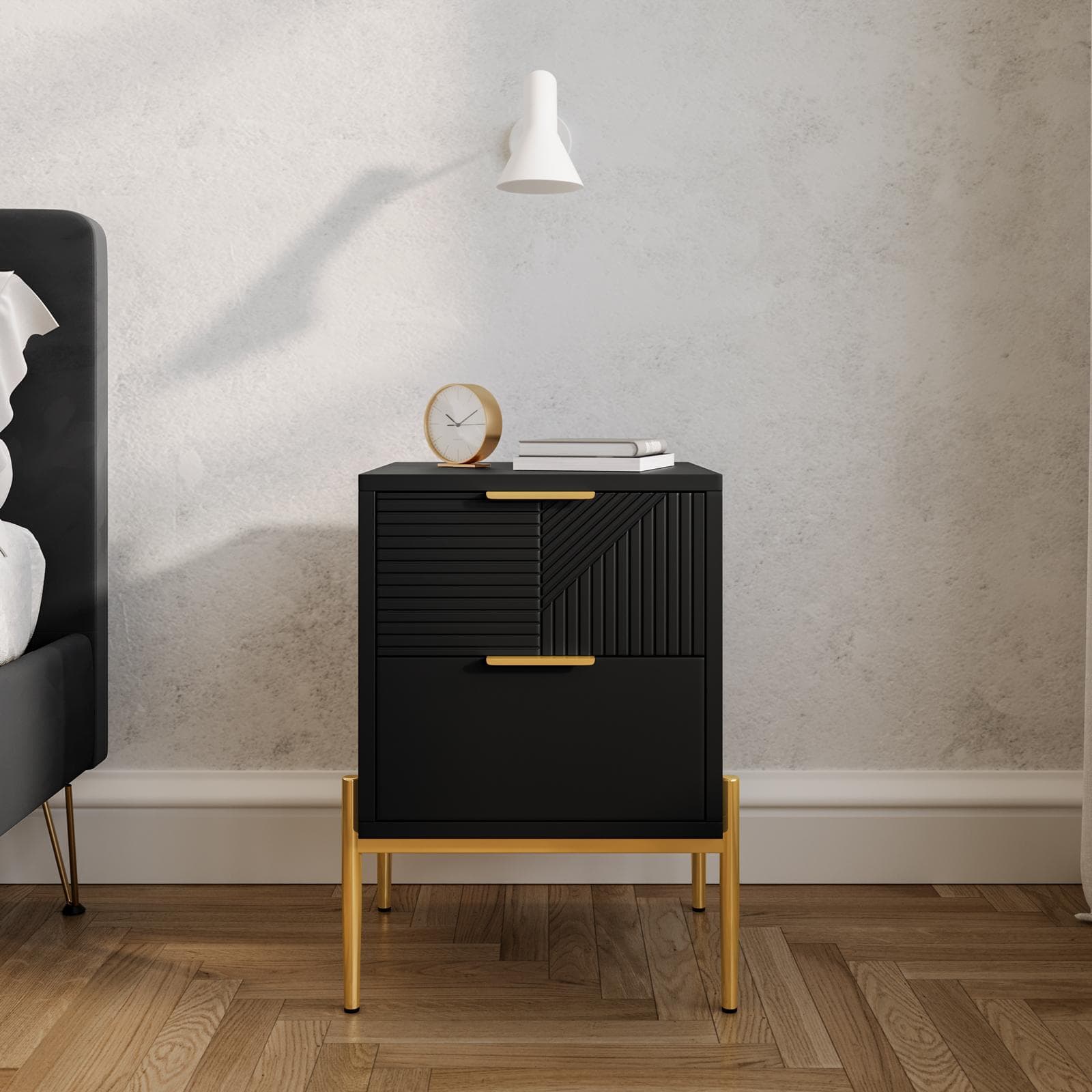 Comodino 45x60h cm con 2 cassetti nero opaco cannettato e gambe oro - Gwyneth