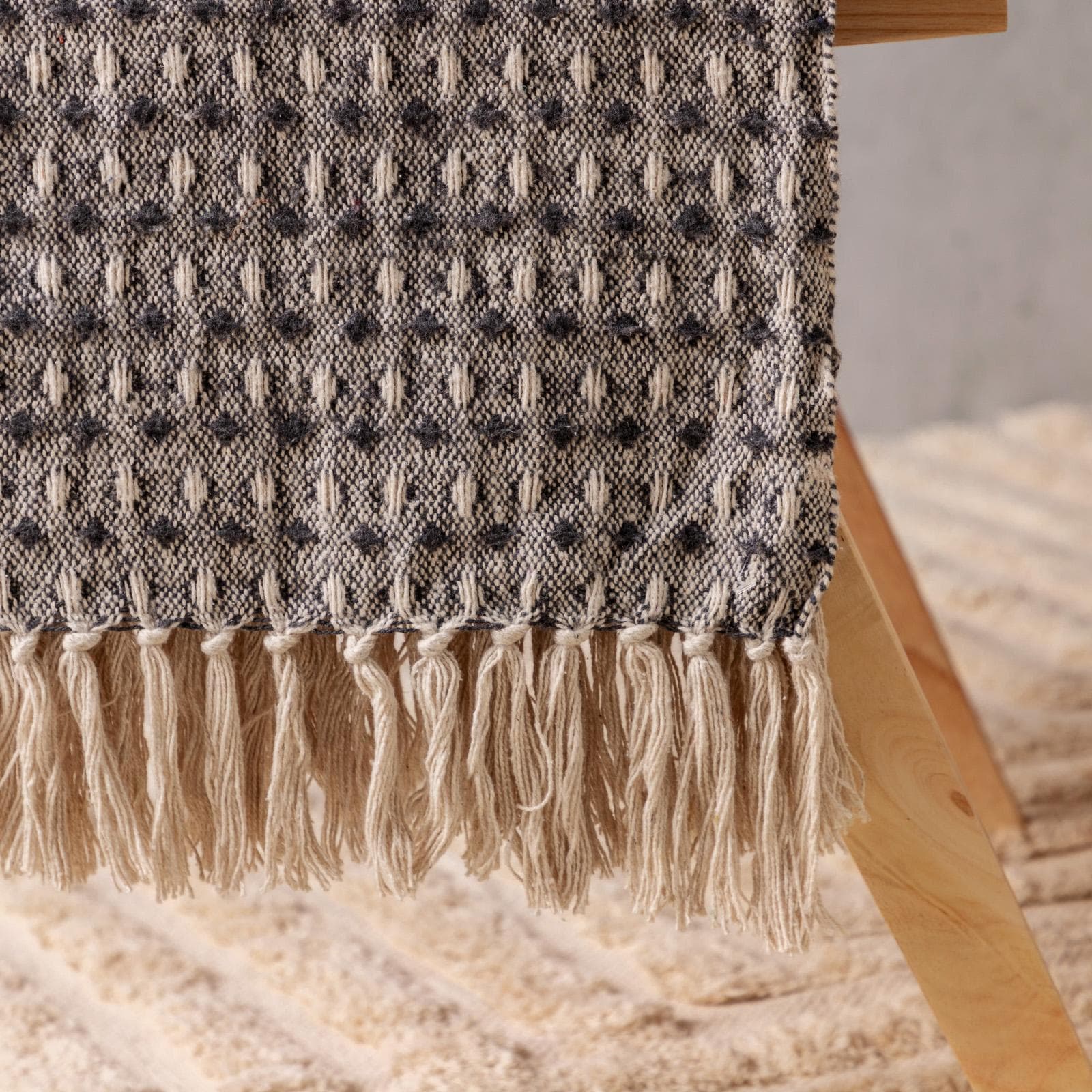 Coperta 170x130 cm in cotone grigio con frange