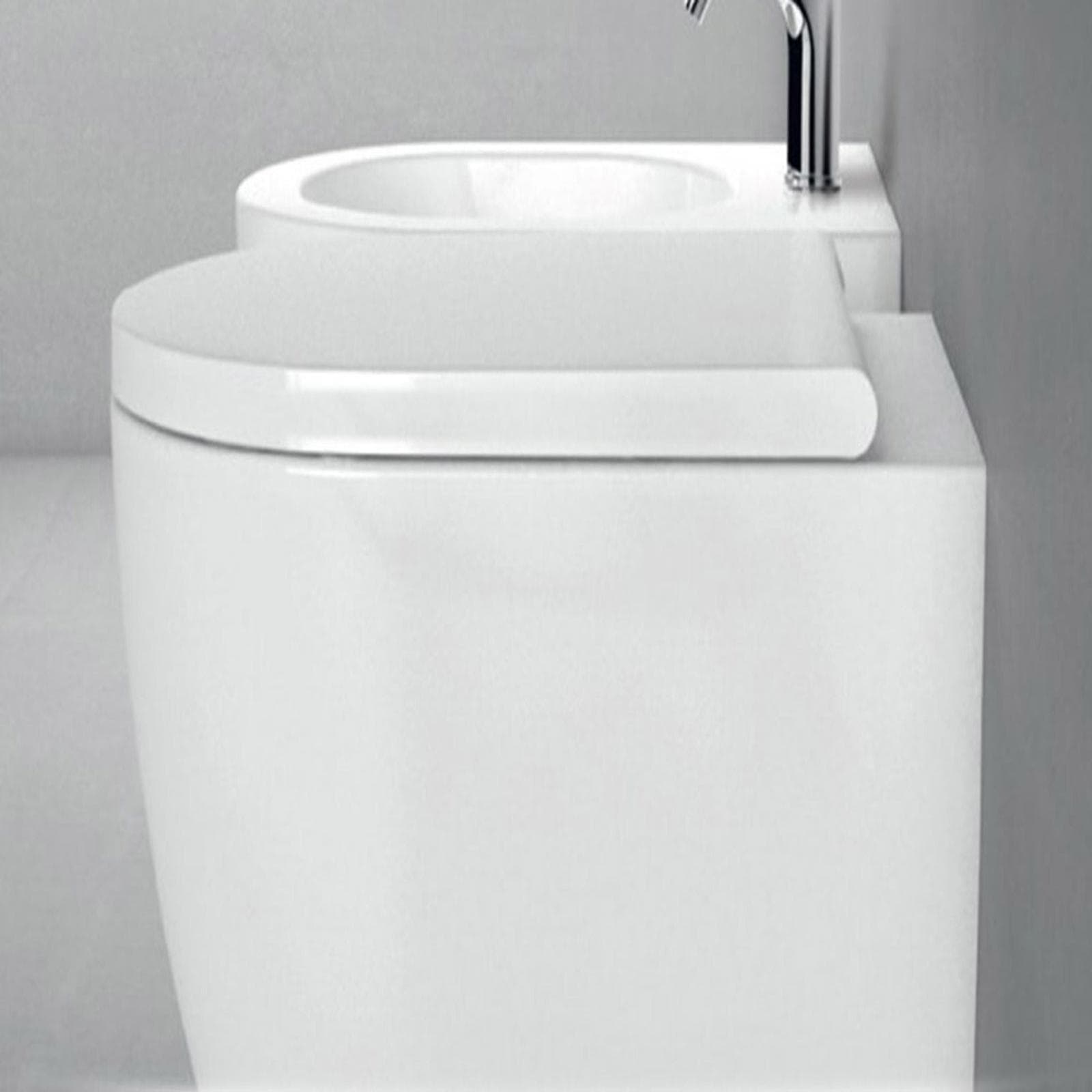 Coppia di sanitari Azzurra Comoda filomuro vaso + bidet + sedile copriwc