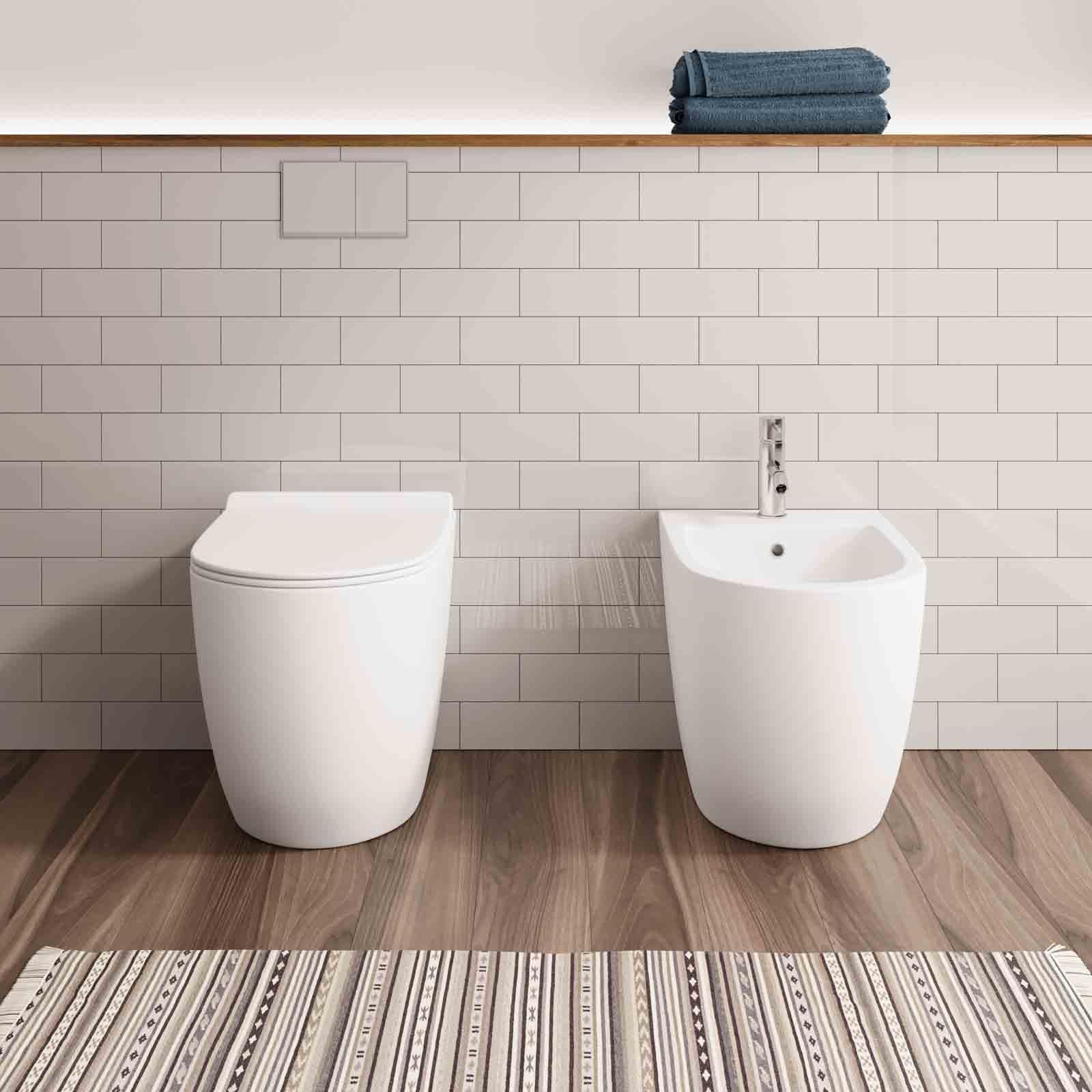 Coppia sanitari filomuro in ceramica bianco opaco con sedile copriwc softclose