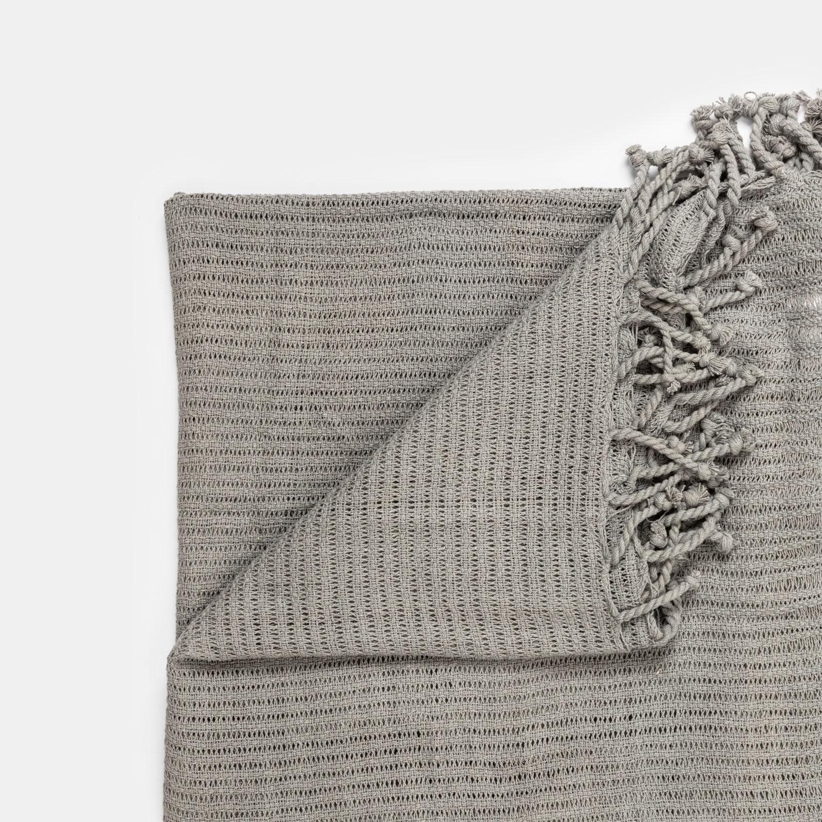 Copriletto 130x170 cm in cotone grigio con frange - Bea