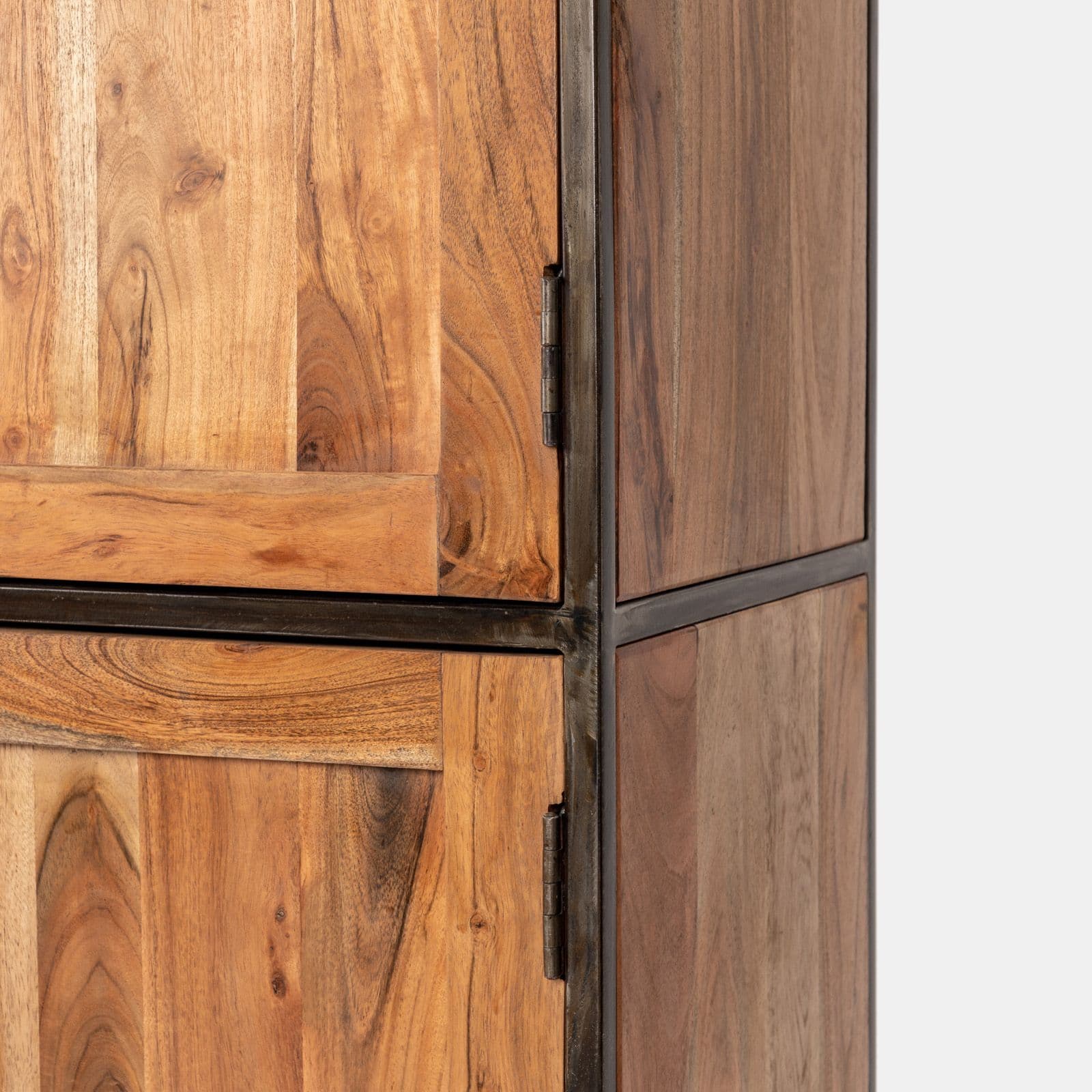 Credenza 90x160h cm in legno di acacia e metallo - Freia Acacia