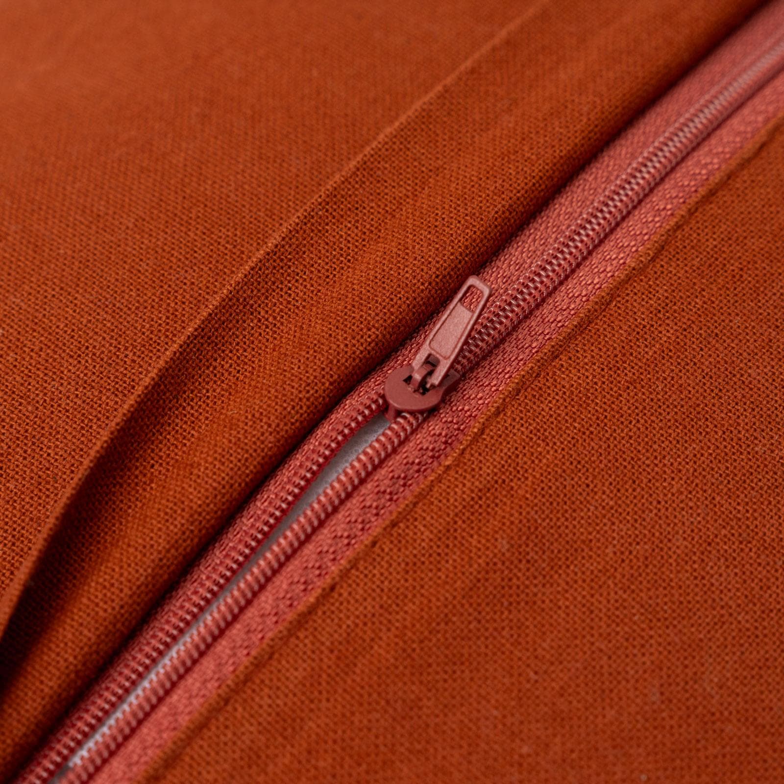 Cuscino sfoderabile 45x45 cm terracotta in velluto con decoro