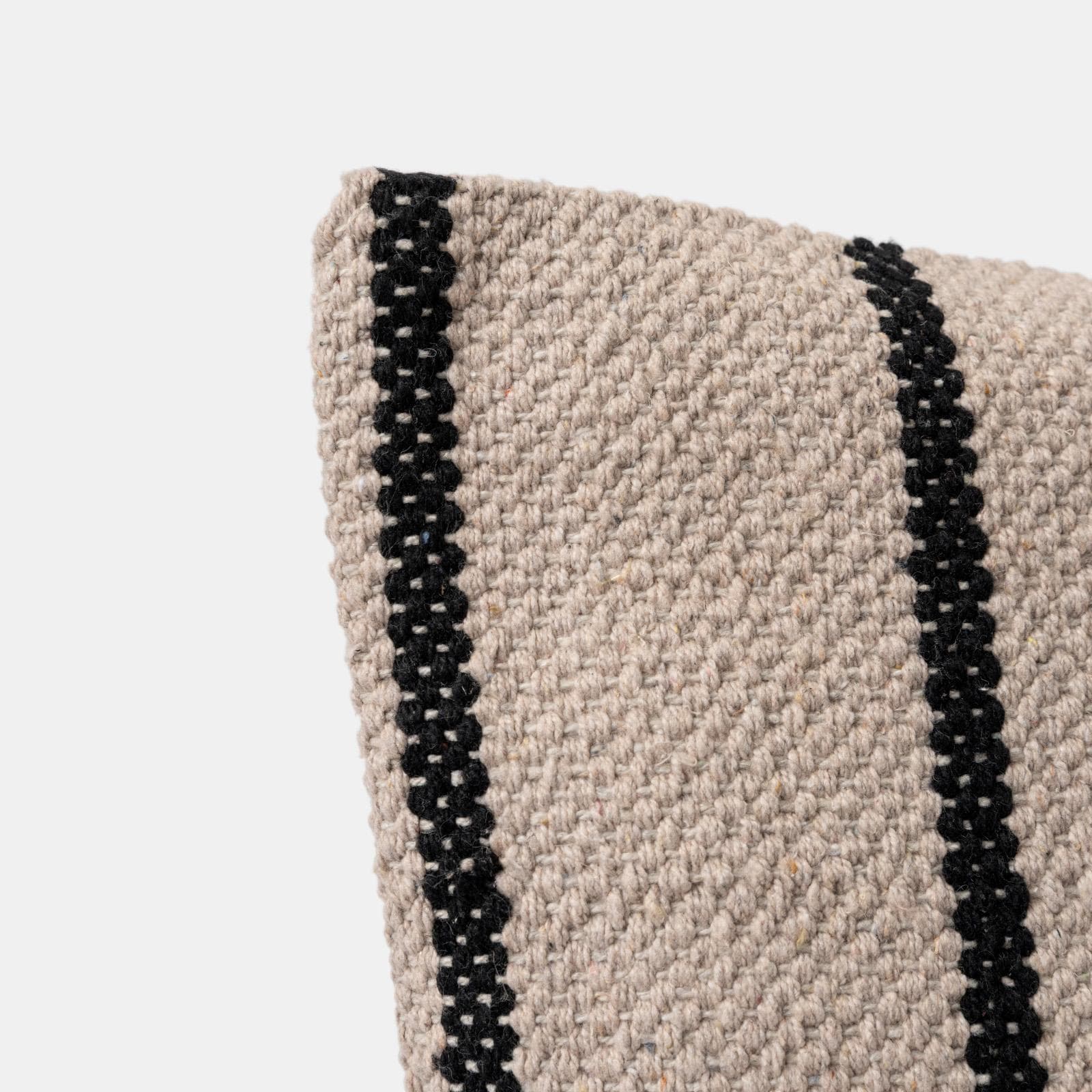 Cuscino sfoderabile 45x45 cm in cotone naturale con strisce nere