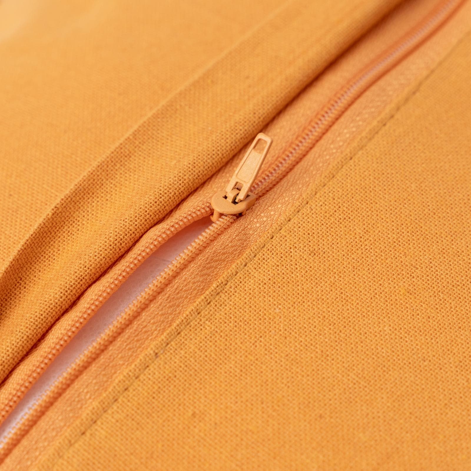 Cuscino sfoderabile 45x45 cm in cotone senape con frange