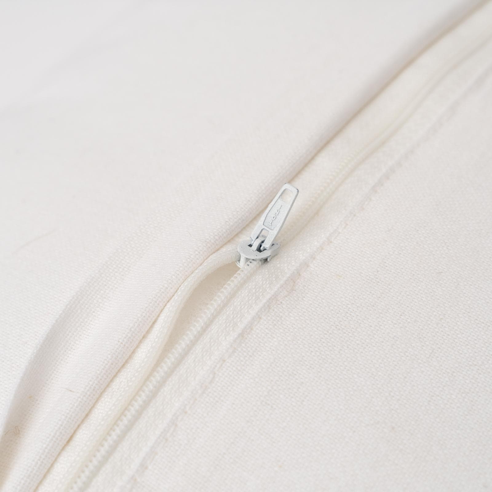 Cuscino sfoderabile 45x45 cm naturale in cotone con frange beige