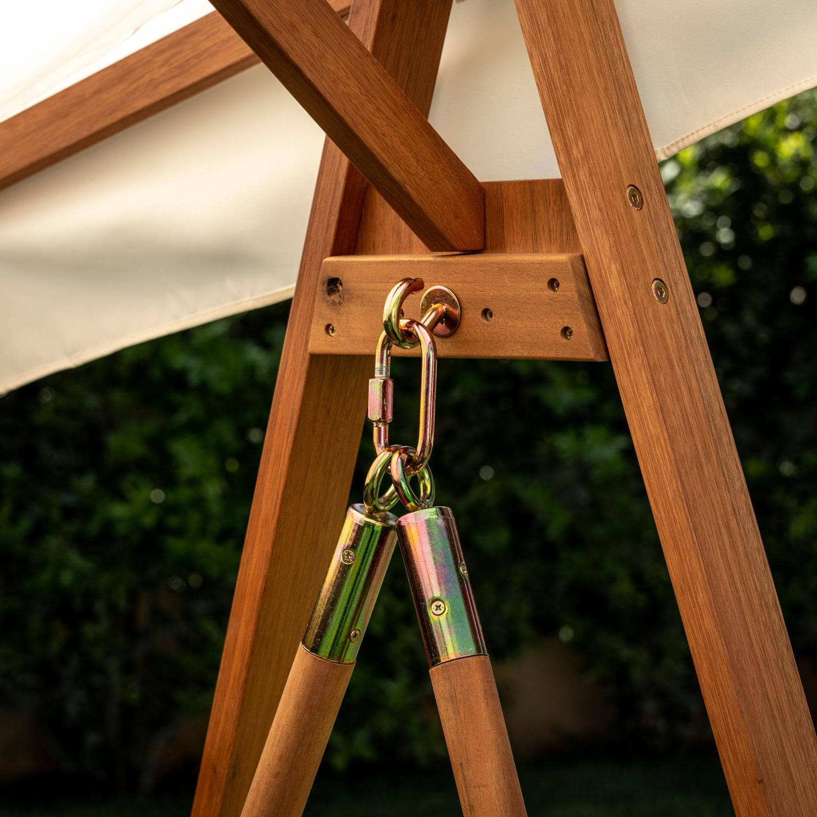 Dondolo da giardino in legno di acacia con tettuccio in tessuto - Paja