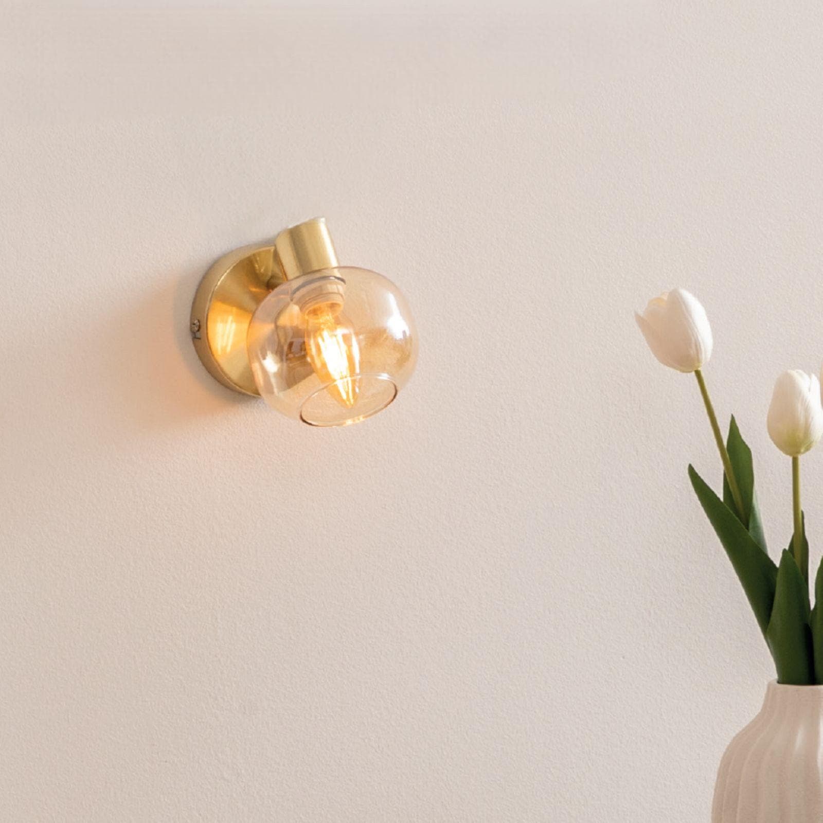 Lampada 1 spot orientabile 10x10h cm in acciaio oro e vetro ambrato - Valdes