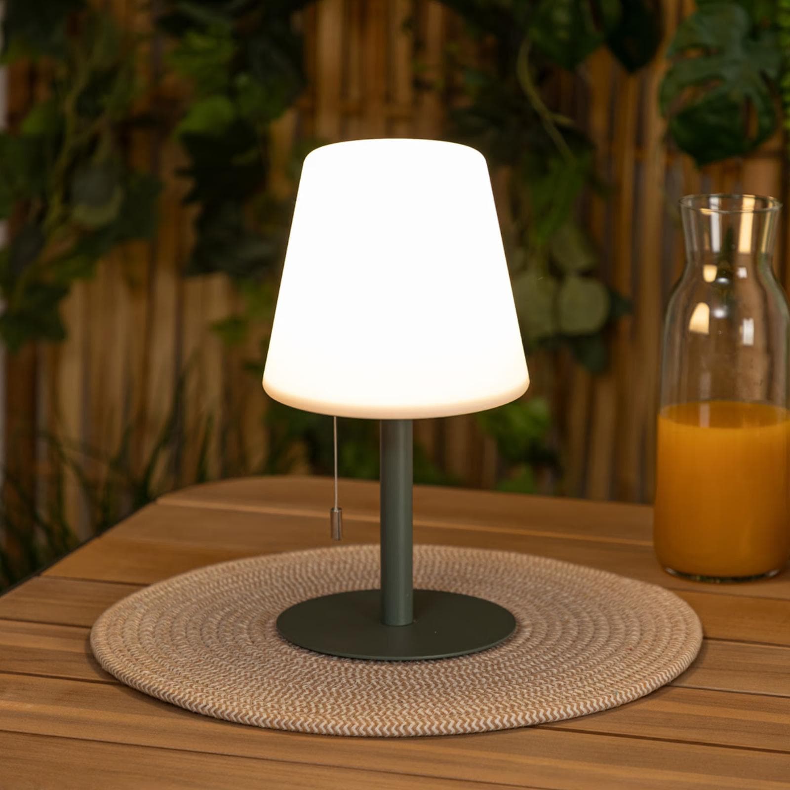 Lampada da esterno dimmerabile in acciaio verde con paralume in polipropilene bianco - Glame