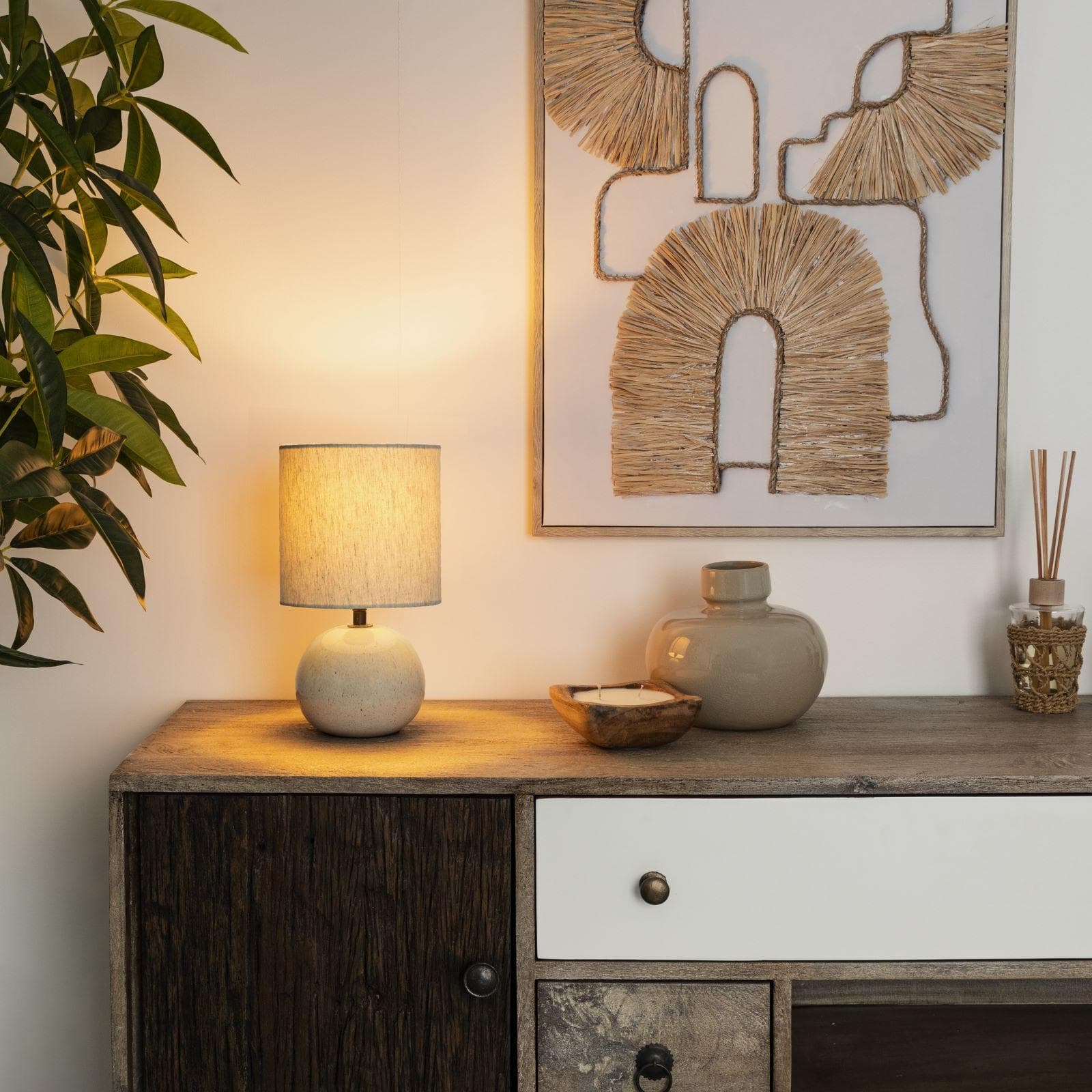 Lampada da tavolo 28h cm in ceramica beige lucido e paralume in cotone - Bamby