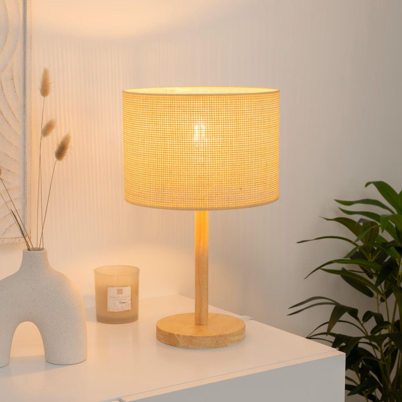 Lampada da tavolo 42 h cm in legno di pino con paralume in paglia di riso