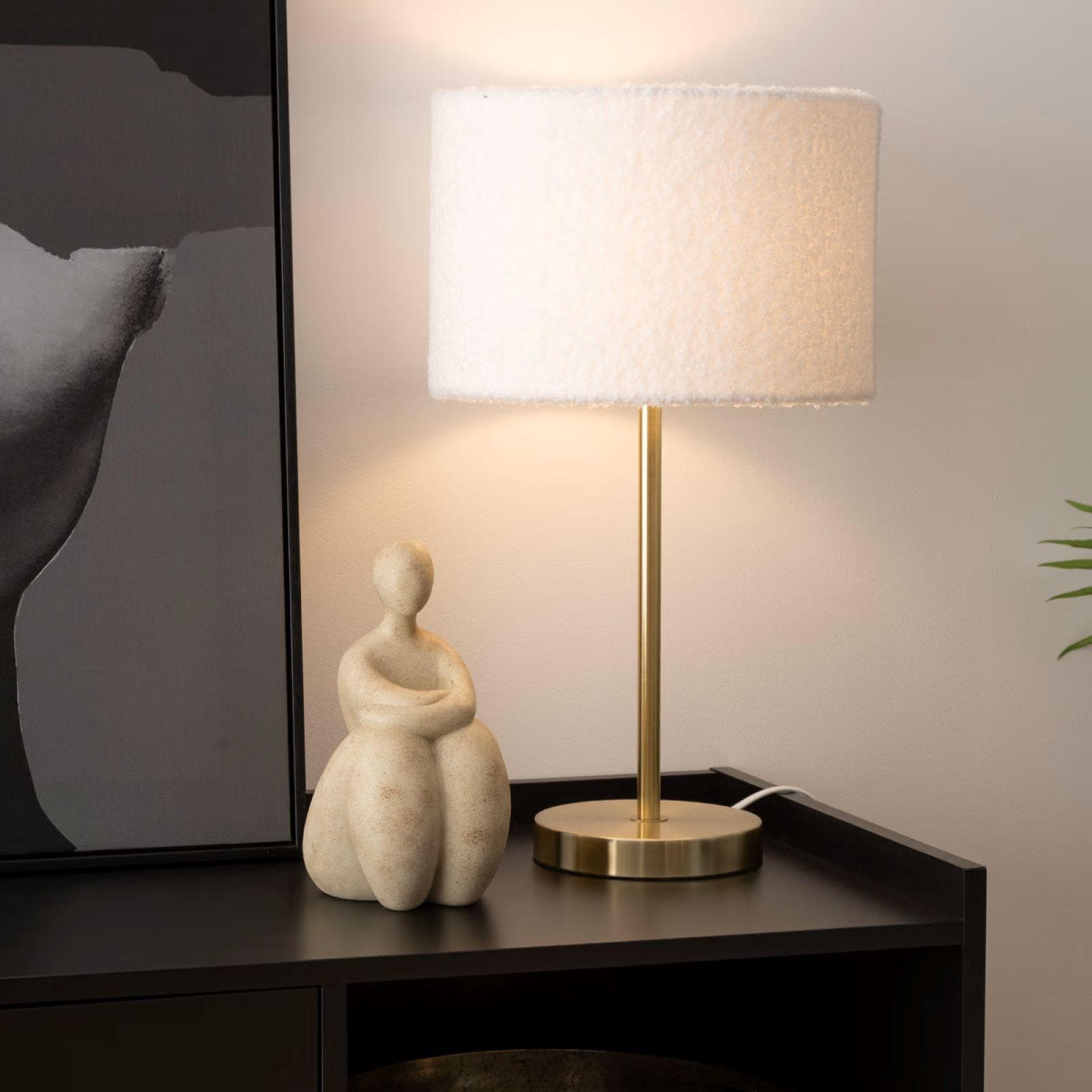 Lampada da tavolo 49h cm in metallo oro e paralume in bouclé bianco