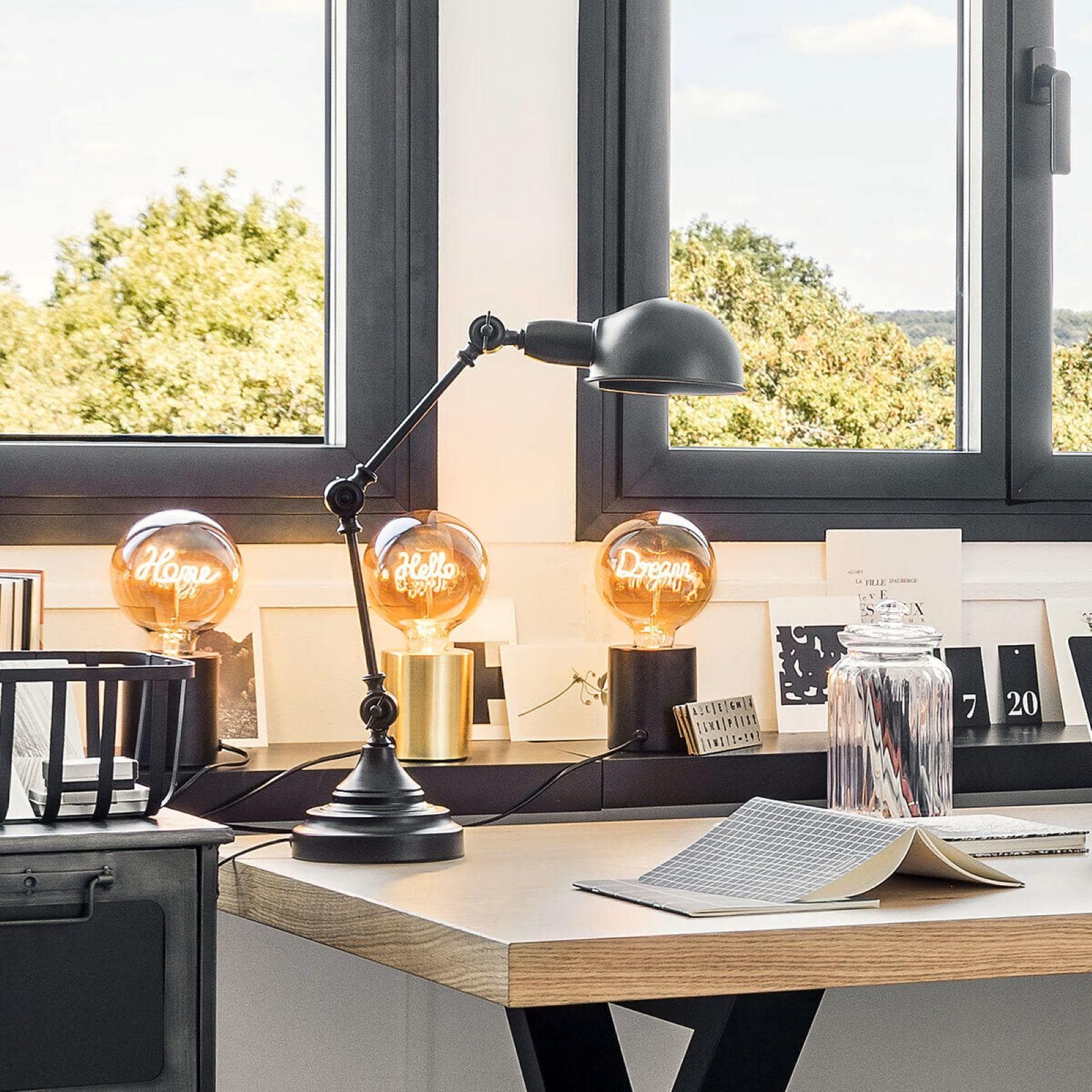 Lampada da tavolo 55 h cm in metallo nero opaco