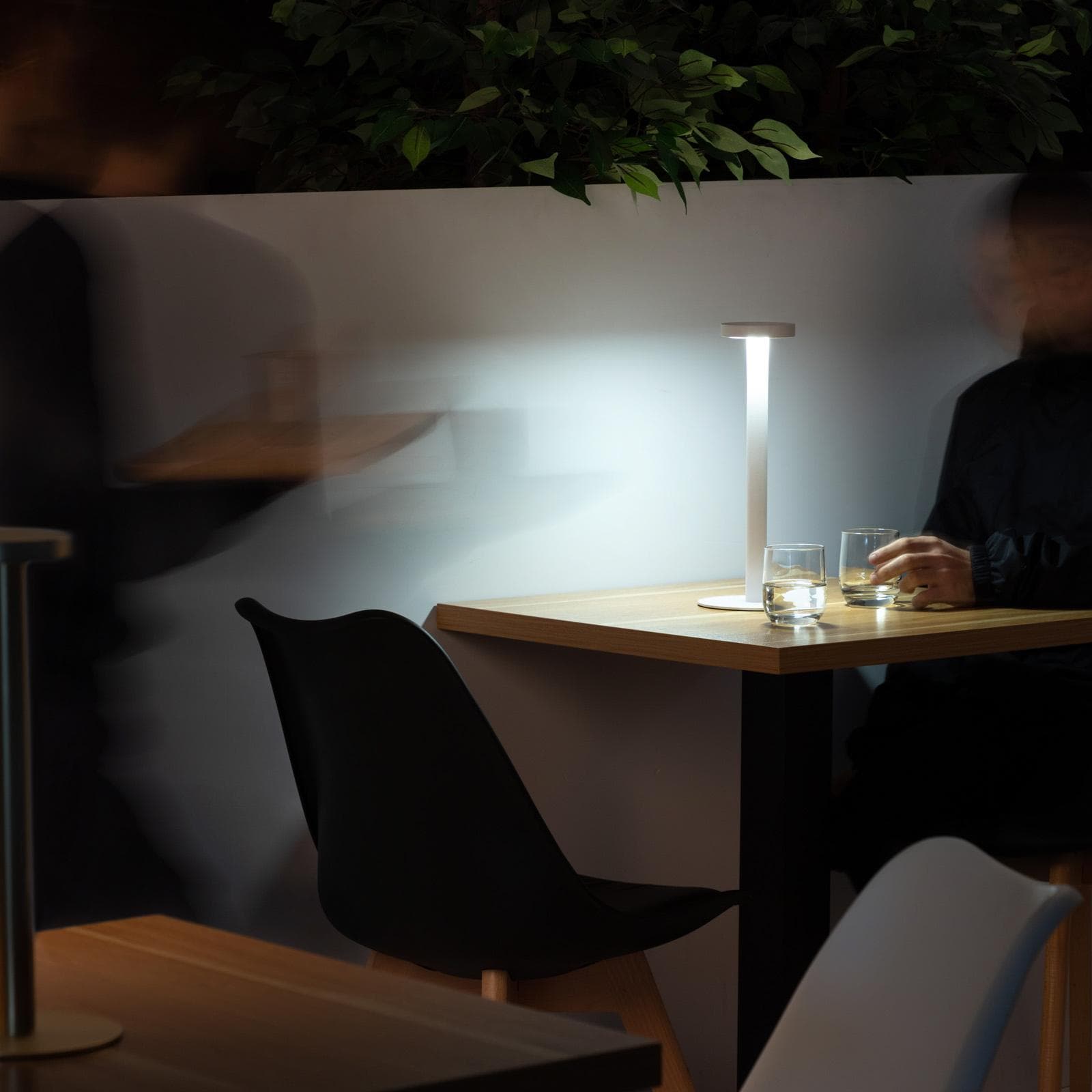 Lampada da tavolo portatile a LED 14x34h cm in alluminio bianco - Fair