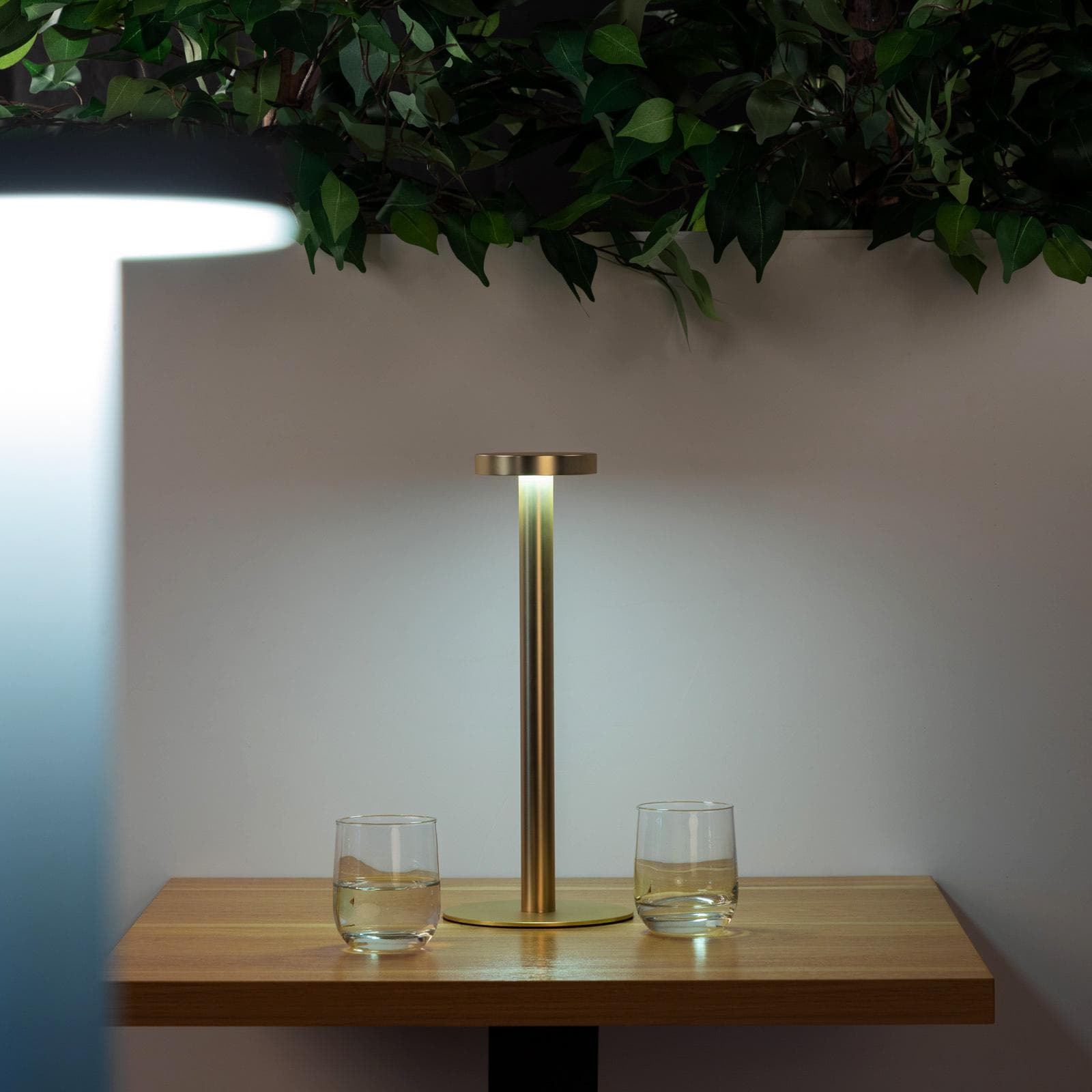 Lampada da tavolo portatile a LED 14x34h cm in alluminio oro - Fair