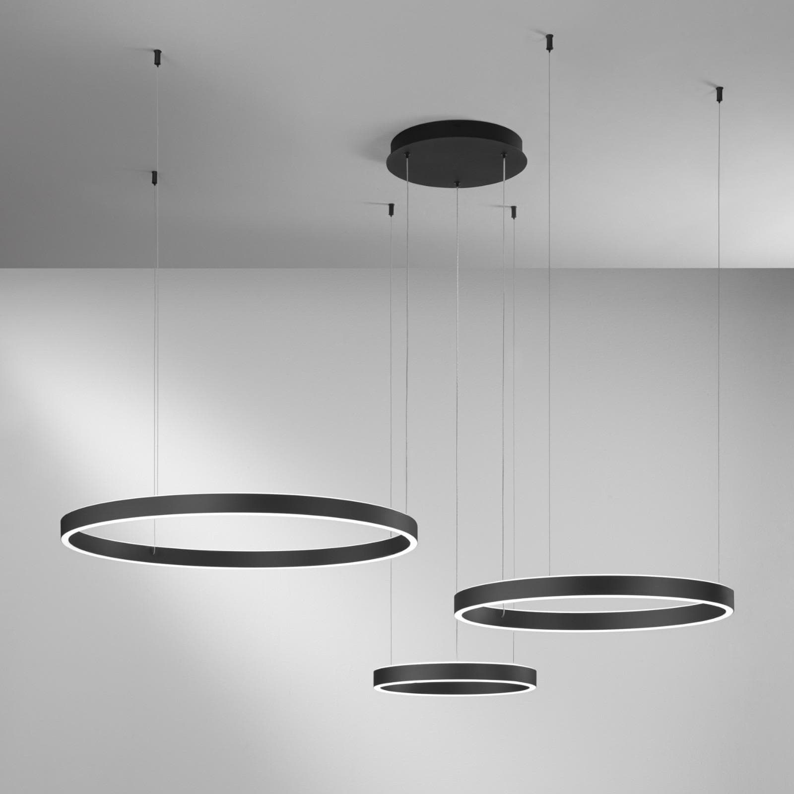 Lampada LED sospesa 120x150 h cm in metallo nero
