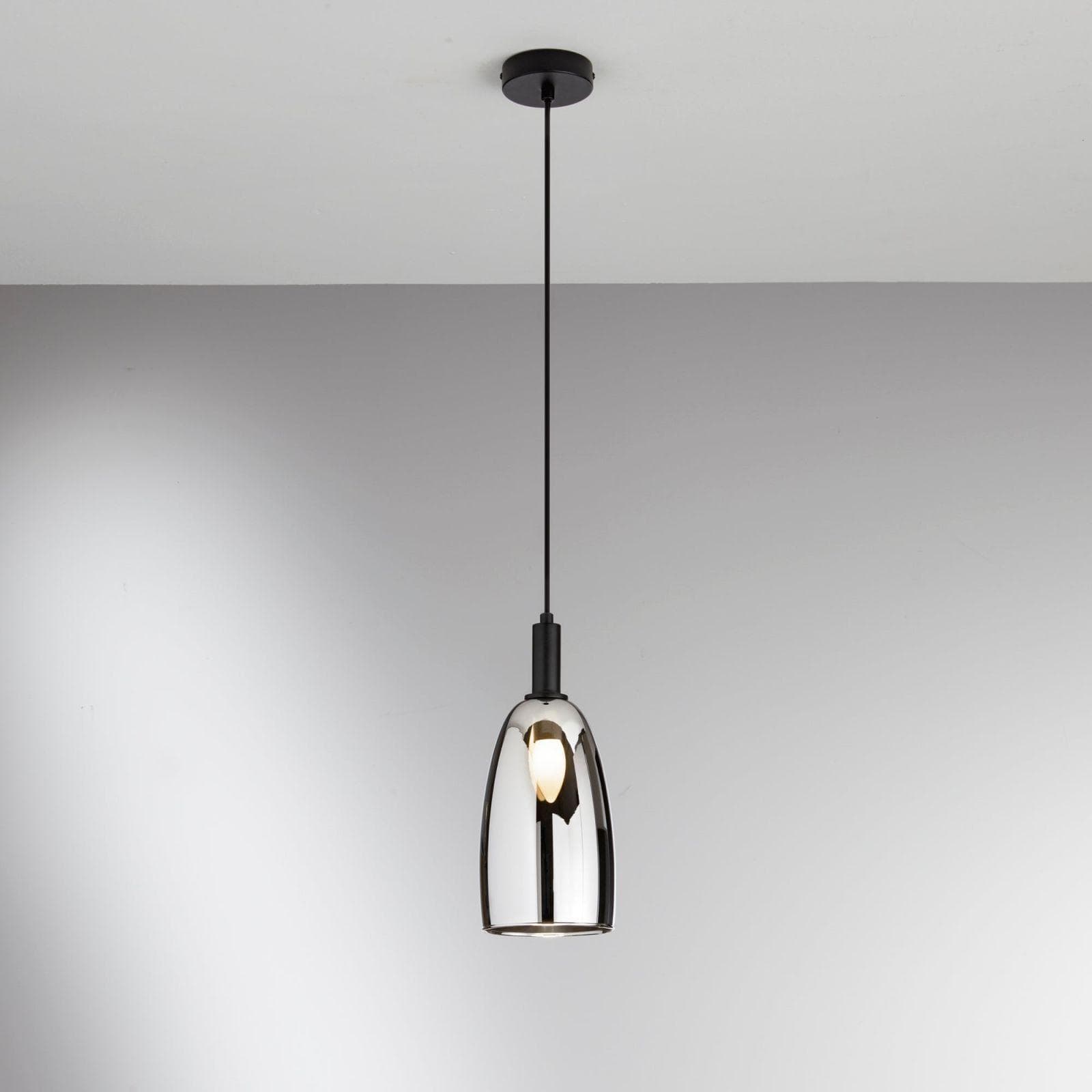 Lampada sospesa 14x150 h cm in metallo nero con diffusore in vetro cromo