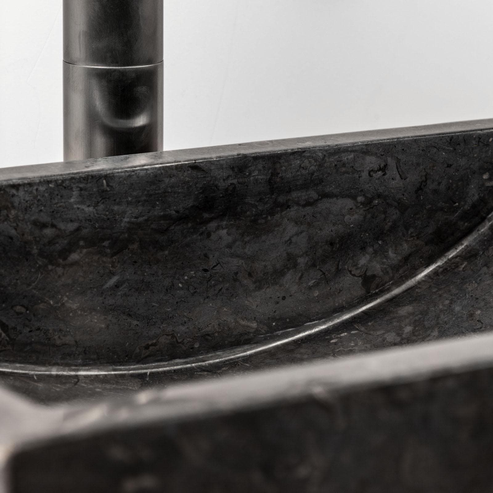 Lavabo da appoggio 45x30 cm in marmo levigato nero - Artizan