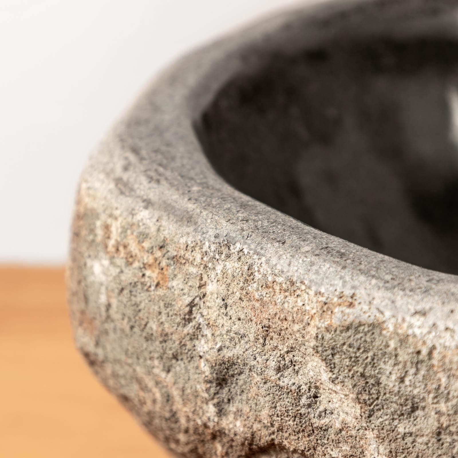 Lavabo da appoggio 53x48 cm lavorazione artigianale in pietra naturale di fiume antracite - Artizan