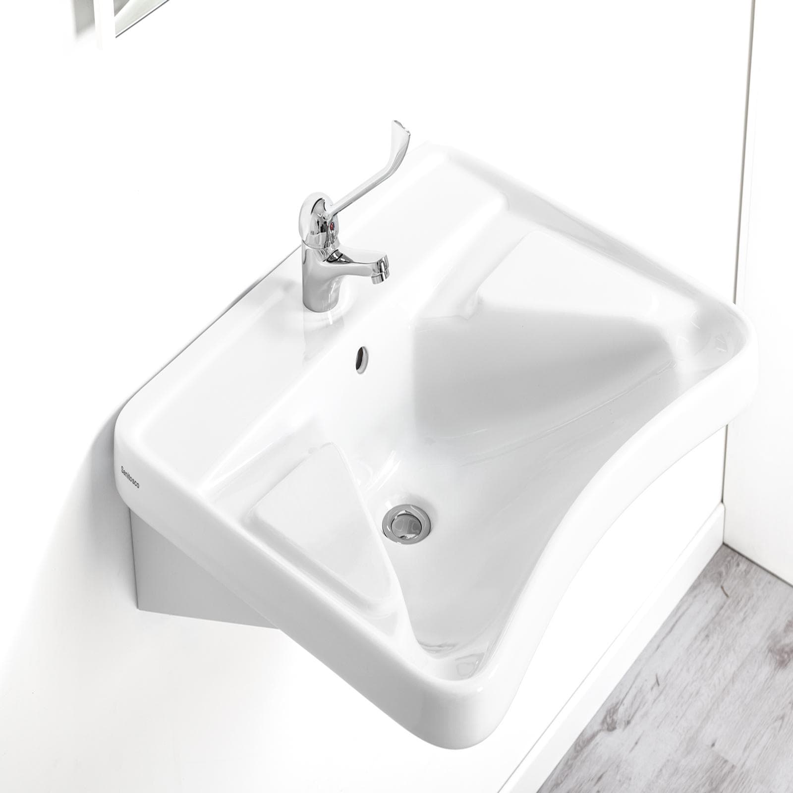 Lavabo ergonomico sospeso Osiride di Sanitosco per bagno accessibile