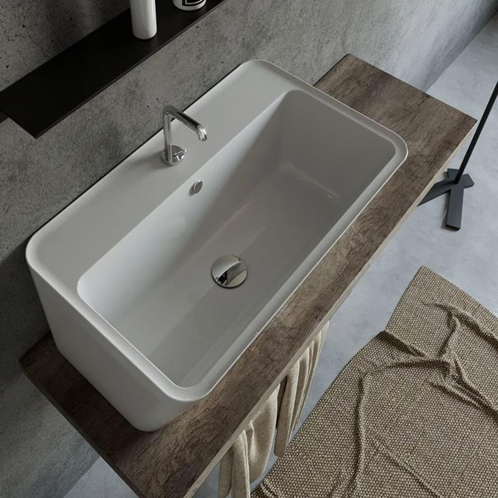 Lavabo in ceramica Wynn di Colavene 70x40x25 cm monoforo per lavanderia o esterni