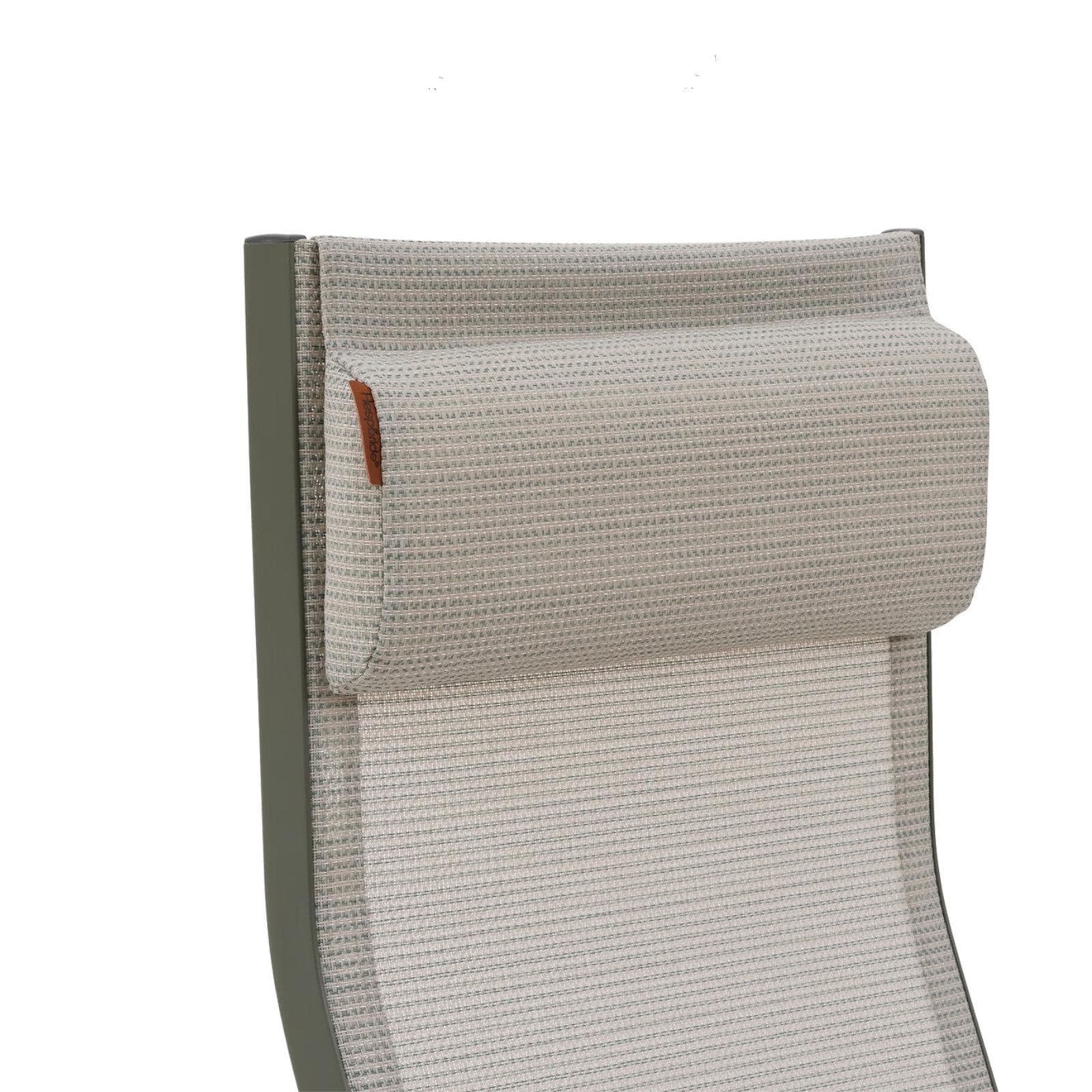 Lettino prendisole con cuscino poggiatesta e braccioli in alluminio verde alloro e textilene beige - Graciosa