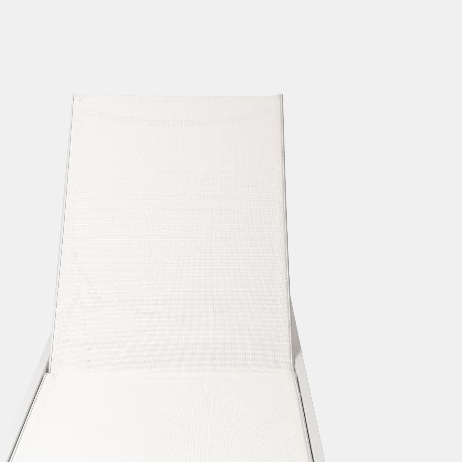 Lettino prendisole reclinabile in acciaio e textilene off white - Jelani