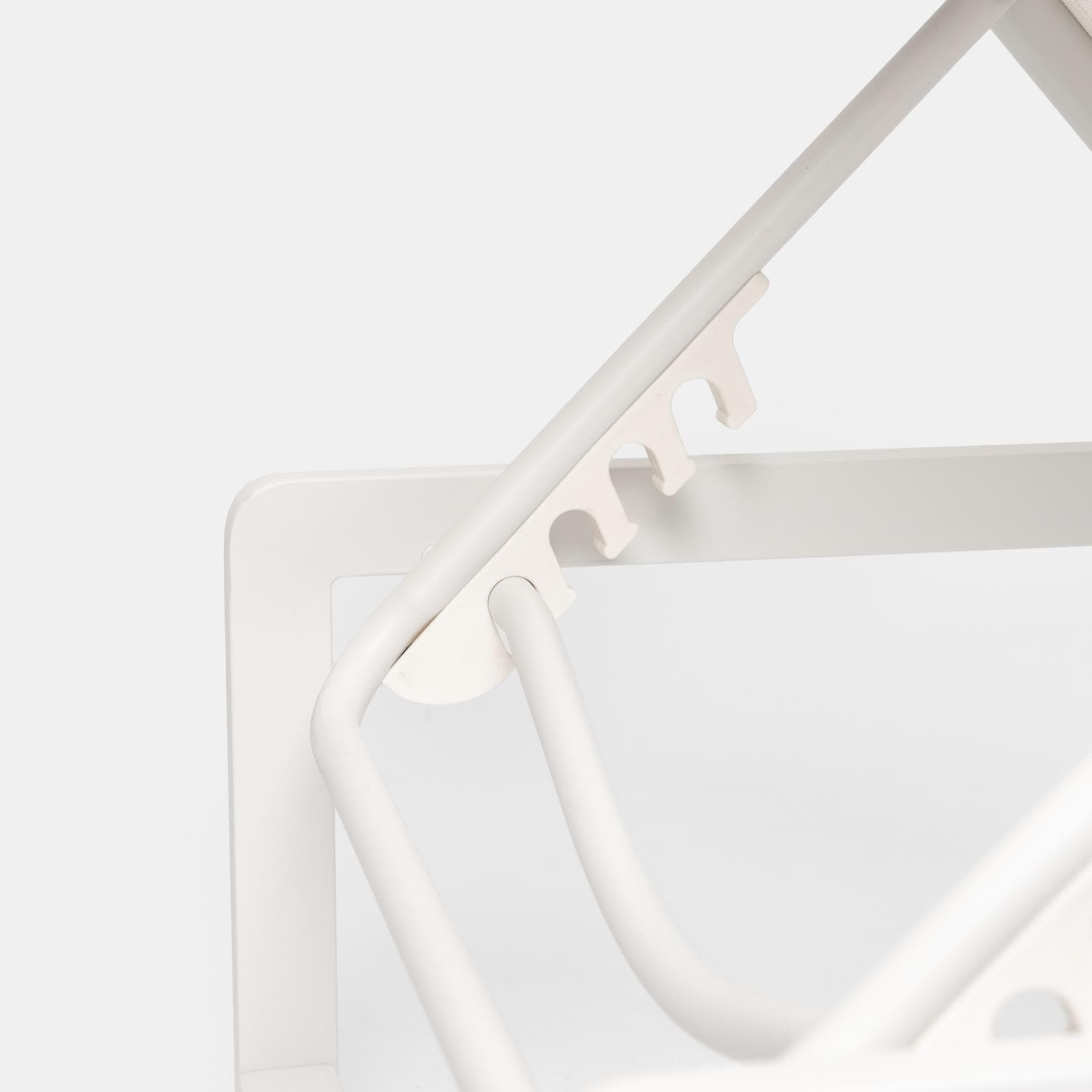 Lettino prendisole reclinabile in acciaio e textilene off white - Jelani