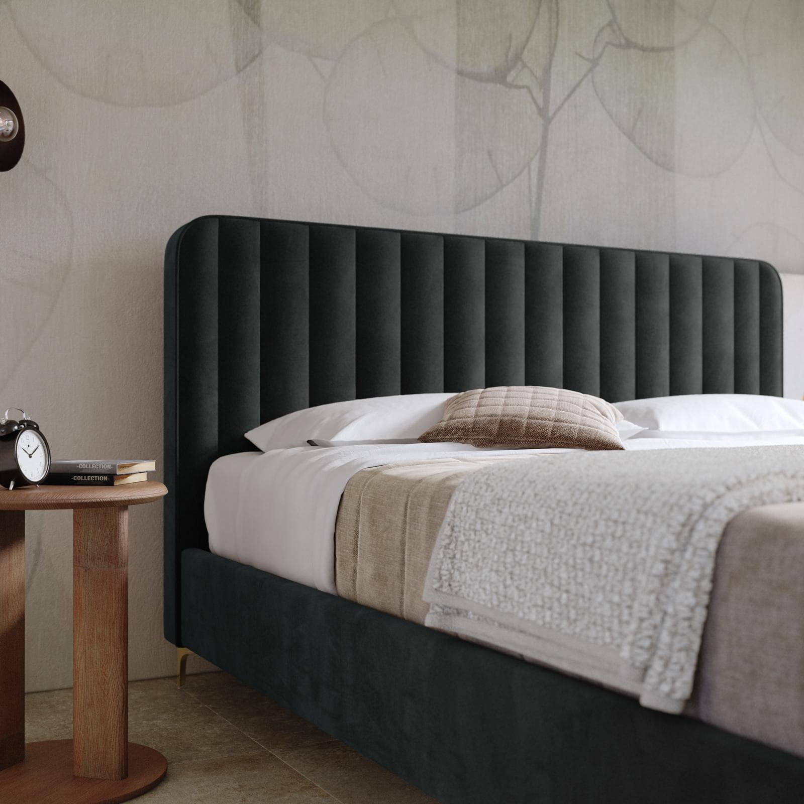 Letto matrimoniale 160x190 cm in velluto nero con piedi in metallo oro - Chimera