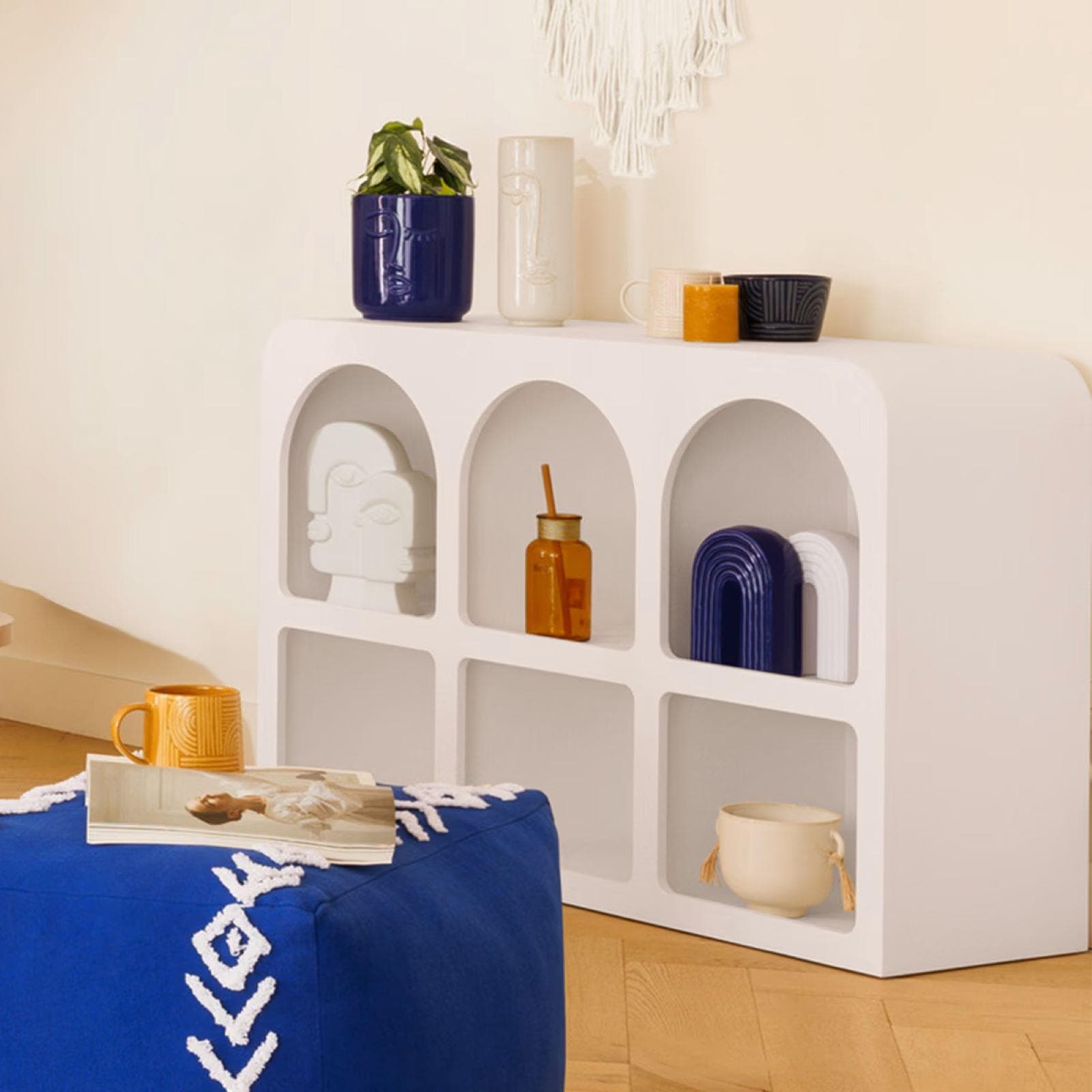 Madia 110x72h cm in legno effetto pietra bianco con 6 ripiani - Taisha