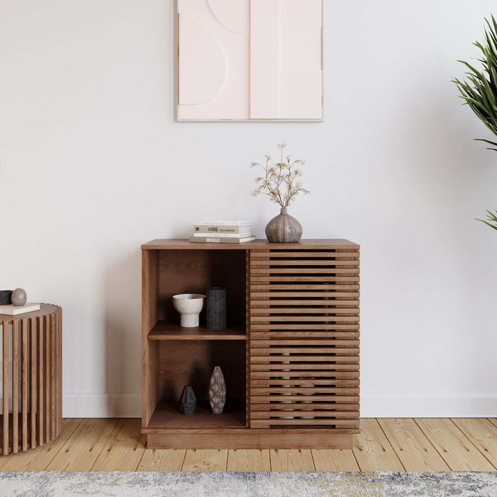 Credenza 85x80 cm in legno di acacia cannettato con anta e vani a giorno- Karan