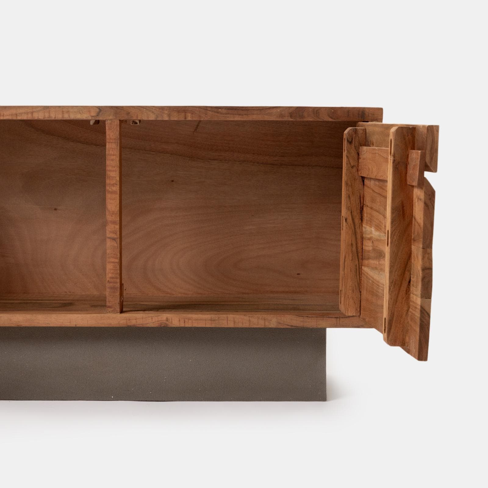 Mobile porta tv 175x60h cm in legno di acacia ed effetto pietra con 2 ante e 2 cassetti e led integrato - Mhalt