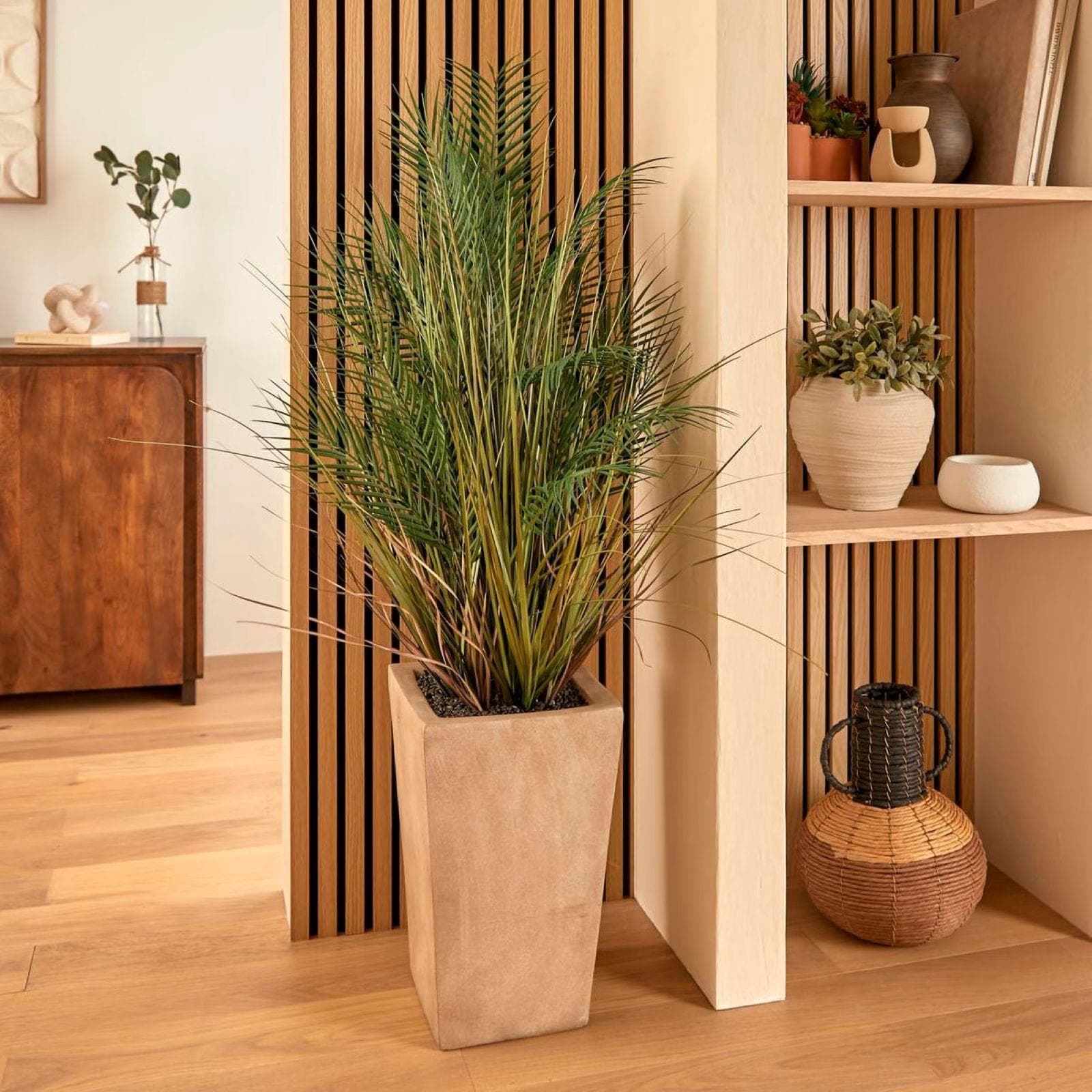 Pianta artificiale di palma 142h cm vaso in ossido di magnesio beige