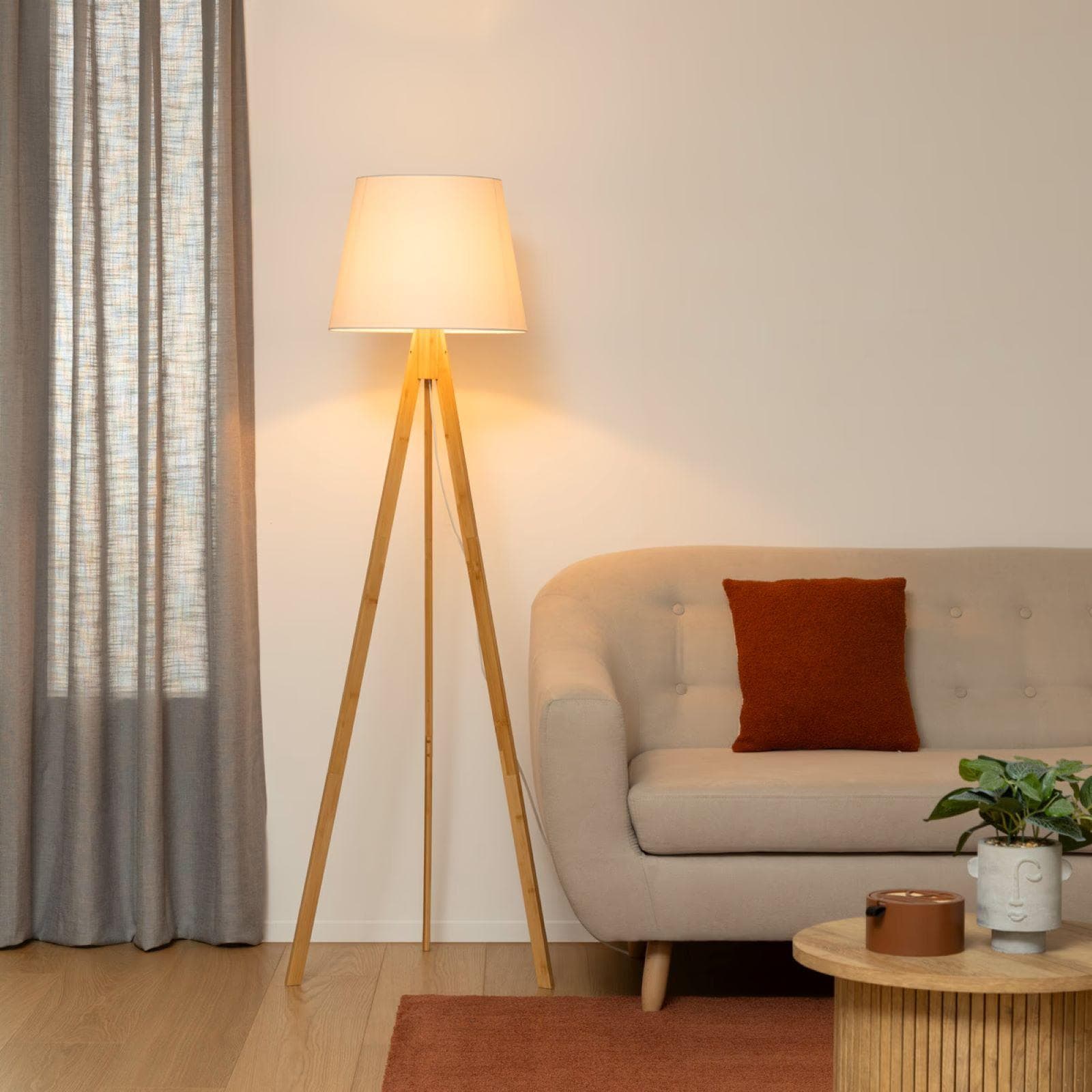 Piantana 160 h cm in bambù naturale e paralume bianco