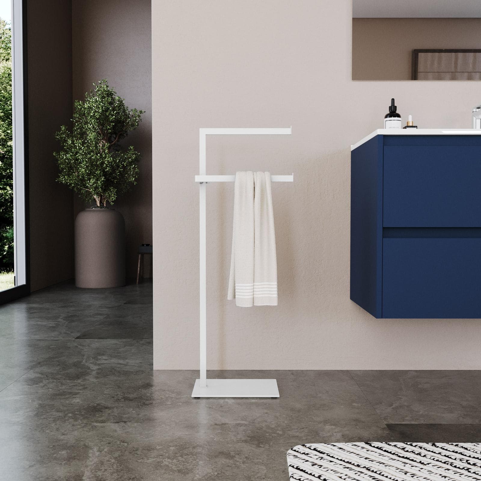 Piantana portasciugamani bianco con base in vetro - Naya
