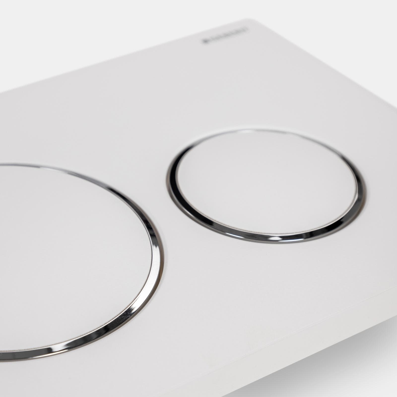 Placca Geberit bianco opaco con doppio tasto per cassetta di scarico Sigma8 - Sigma20 round