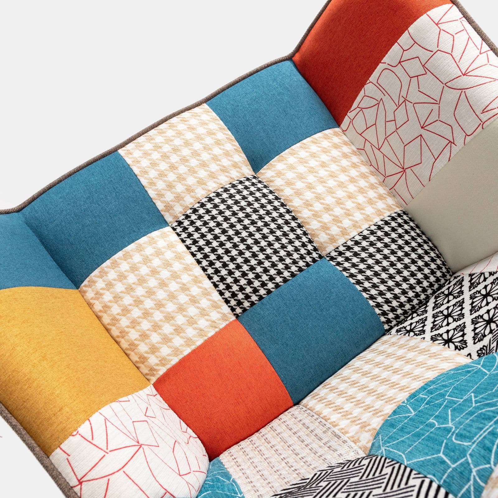 Poltrona scandinava in tessuto patchwork multicolor rosso e blu - Copenaghen