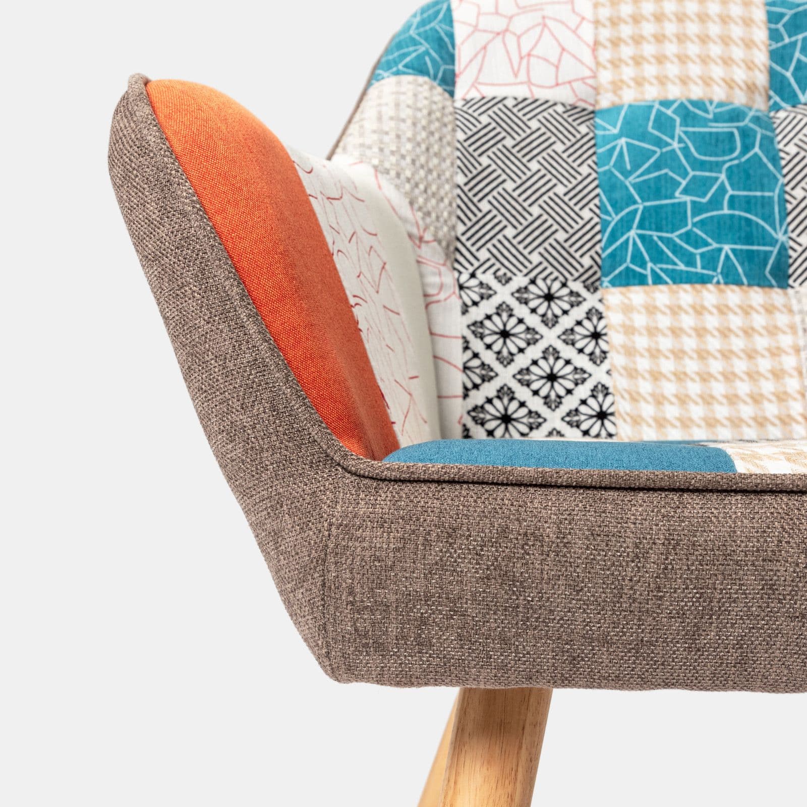 Poltrona scandinava in tessuto patchwork multicolor rosso e blu - Copenaghen