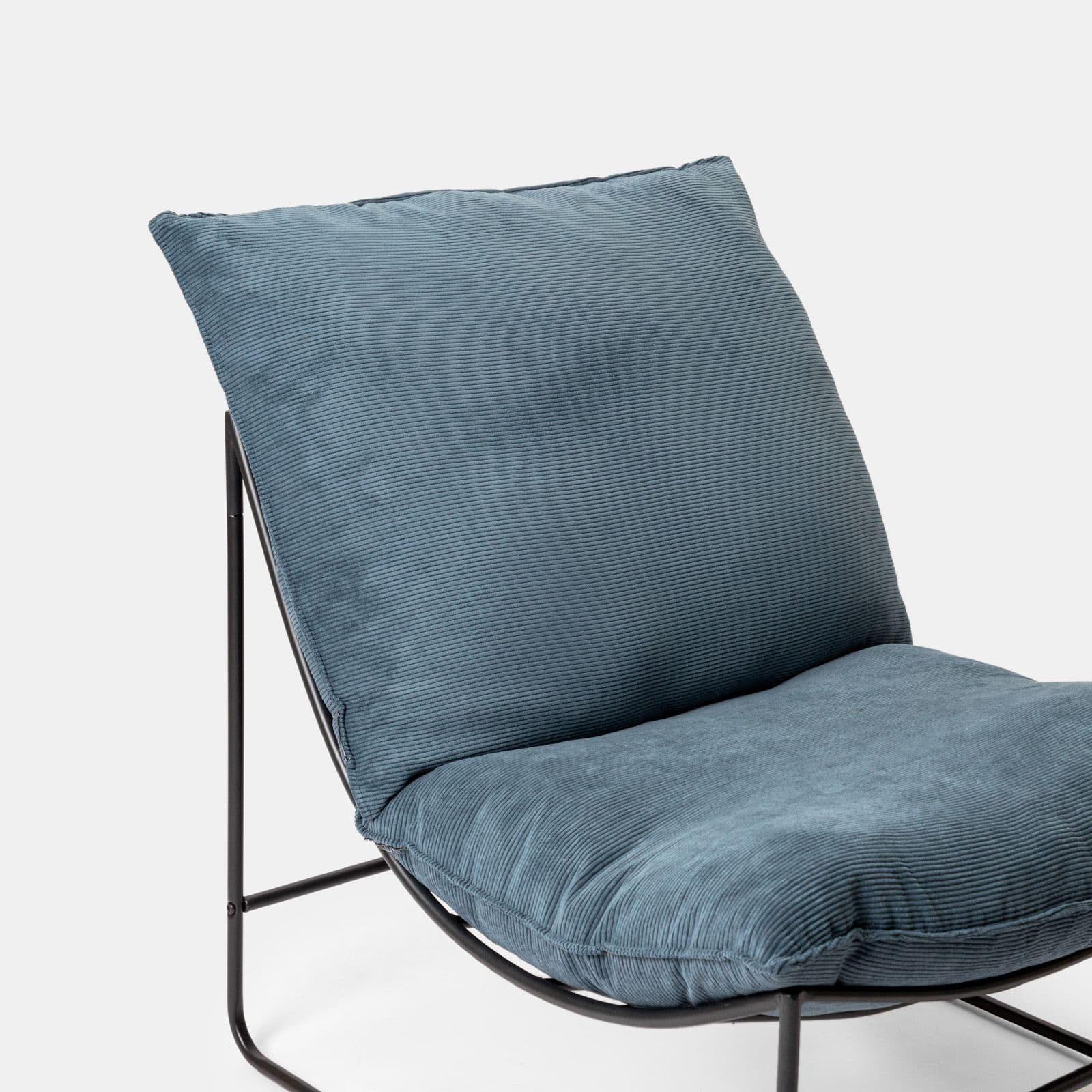 Poltrona con doppio cuscino in velluto a coste blu e struttura in metallo nero - Lorelei
