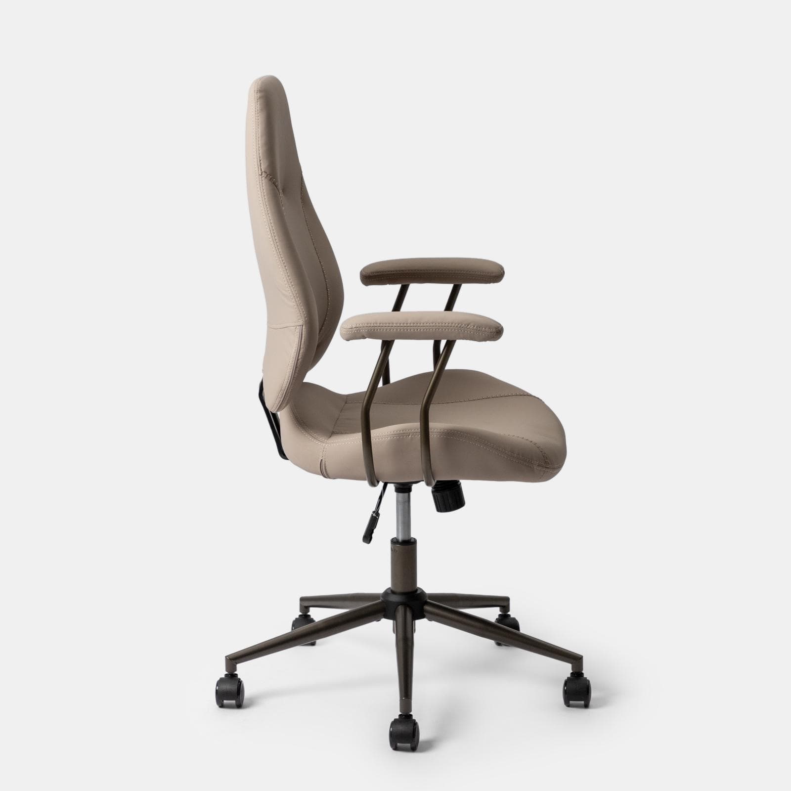 Poltrona da ufficio girevole in similpelle beige con base in metallo grigio - Vinay