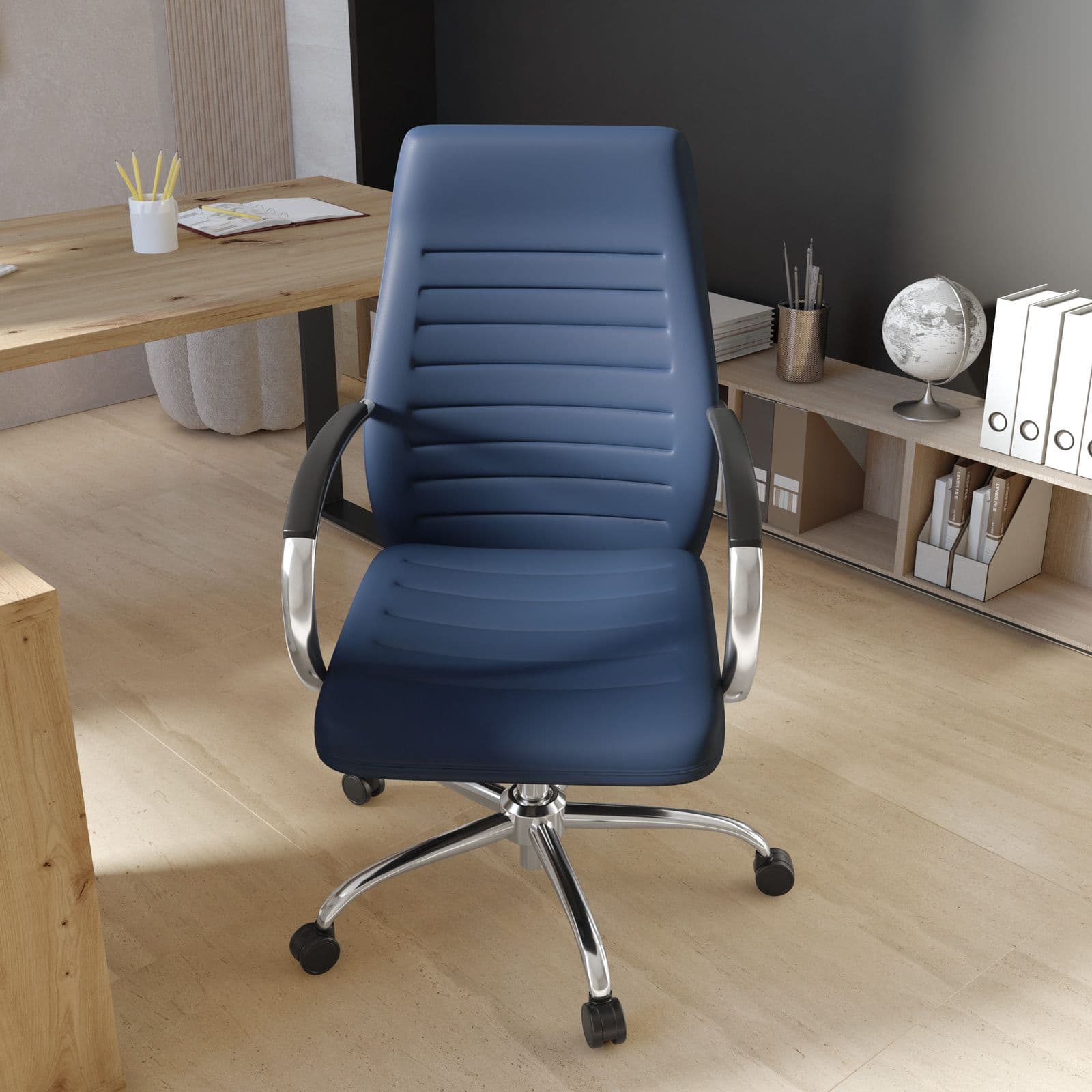 Poltrona da ufficio girevole in similpelle blu con struttura cromo - Supra