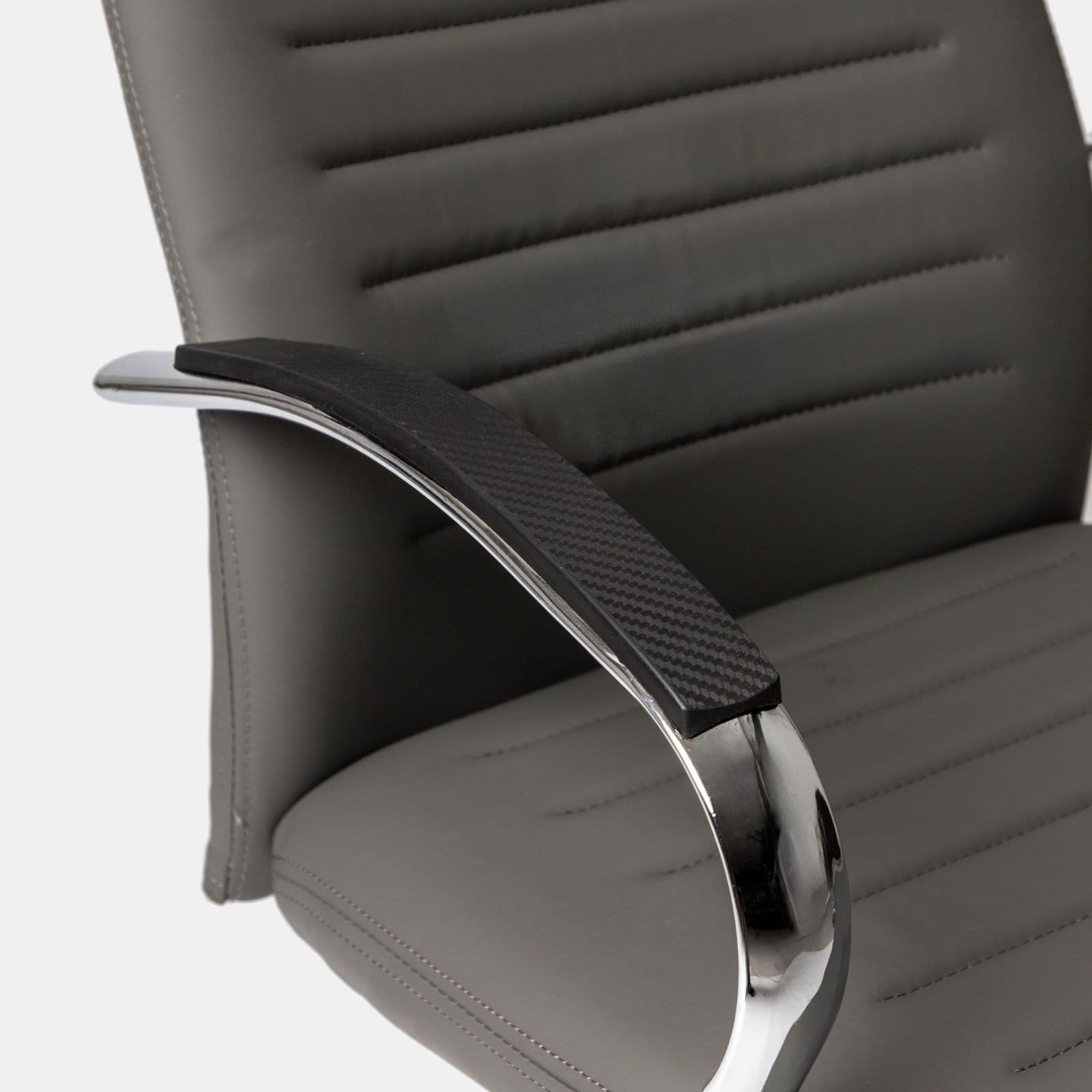 Poltrona da ufficio girevole in similpelle grigio scuro con struttura cromo - Supra