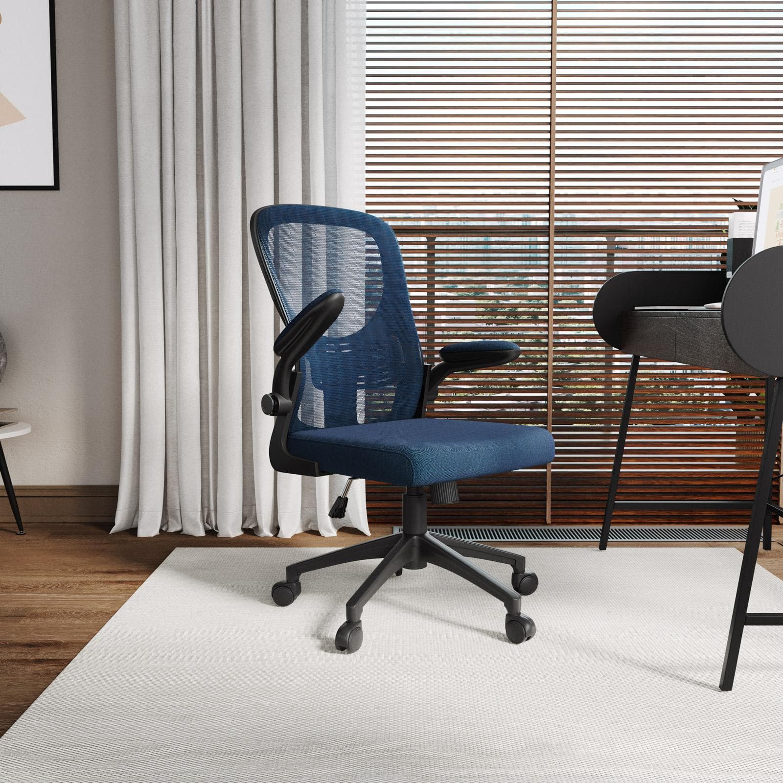 Poltrona da ufficio girevole in tessuto mesh blu scuro e schienale traspirante - Florentia